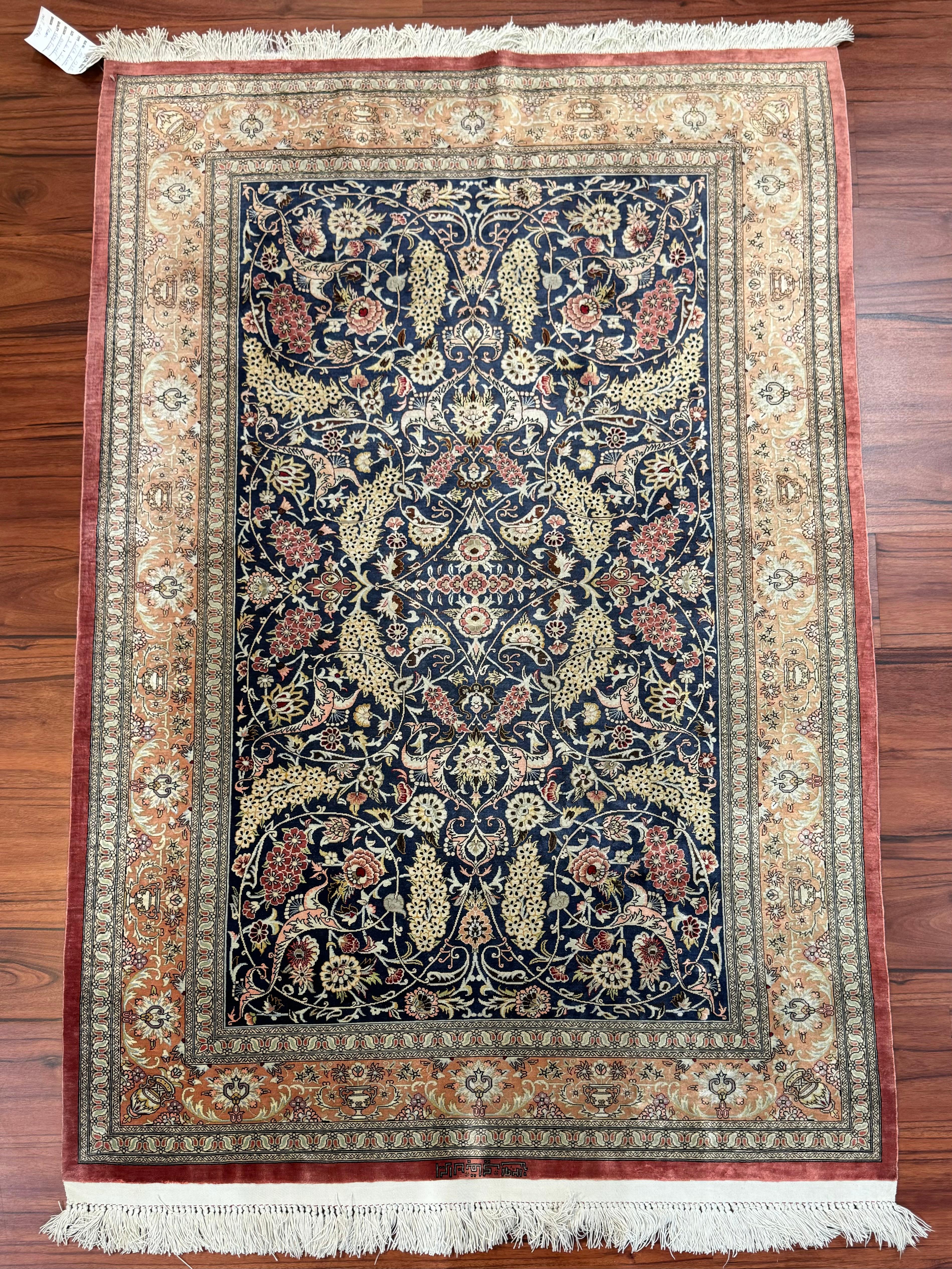Très beau tapis persan en soie de Qum Excellent état - En vente à Gainesville, VA