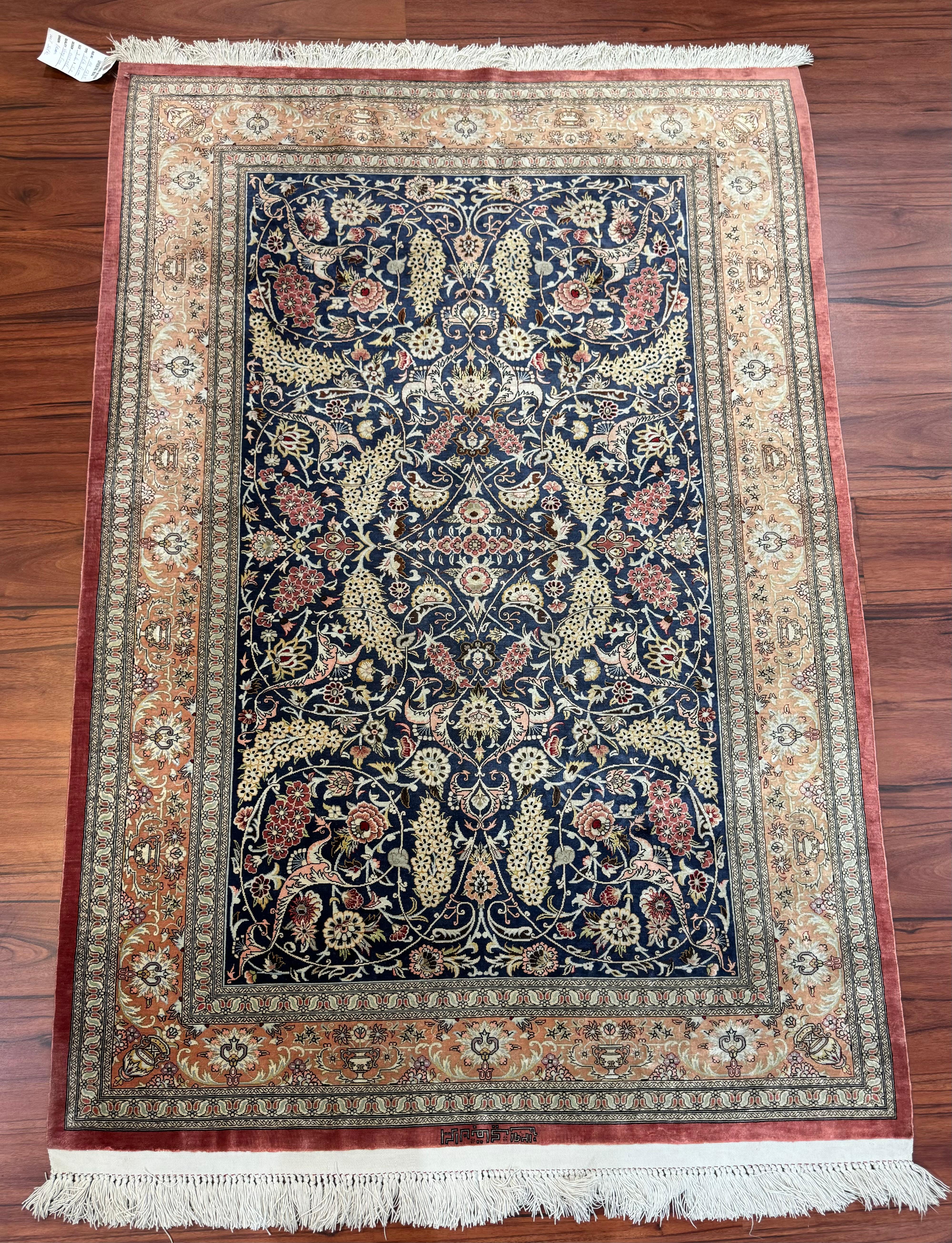 20ième siècle Très beau tapis persan en soie de Qum en vente