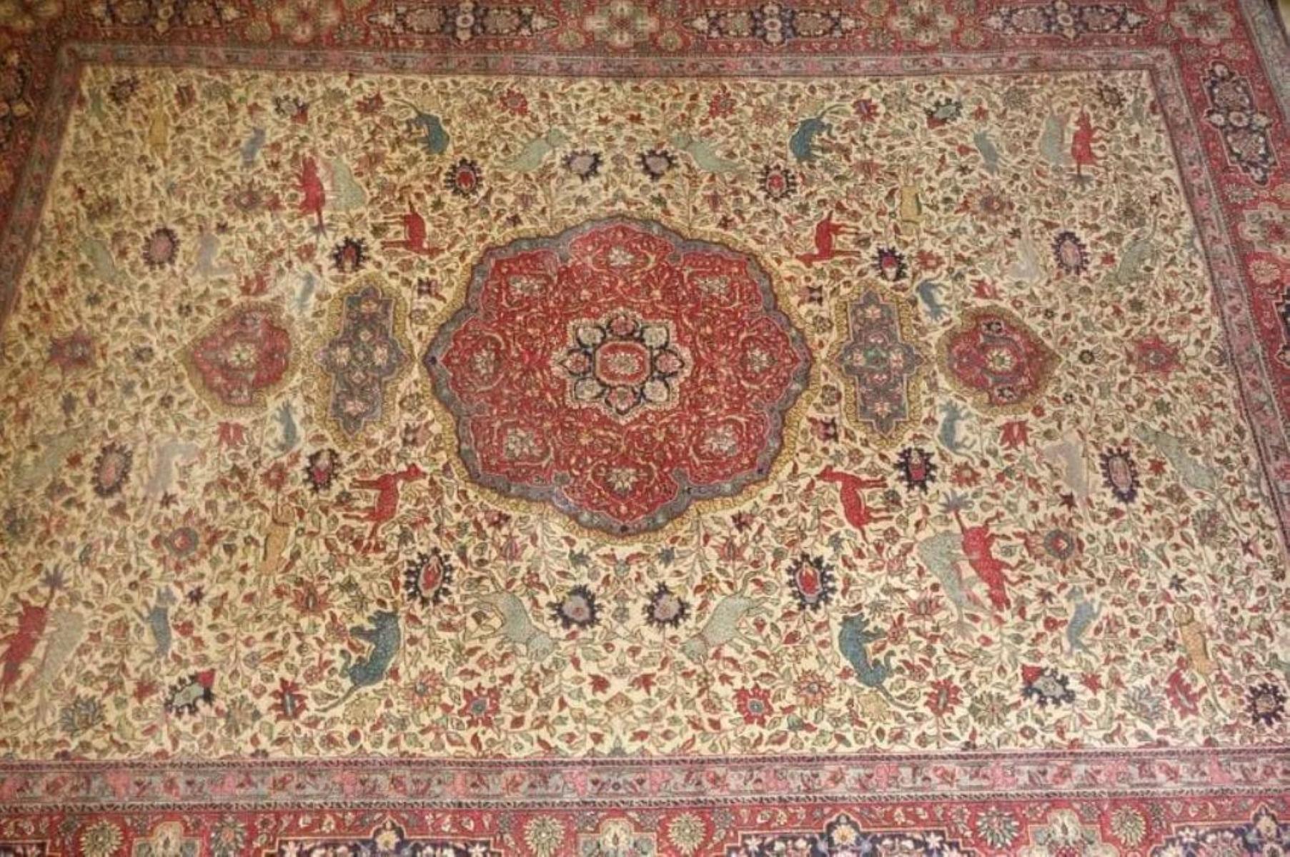 Hand-Woven Very fine Persian Tabriz Rug - 9' x 12' For Sale
