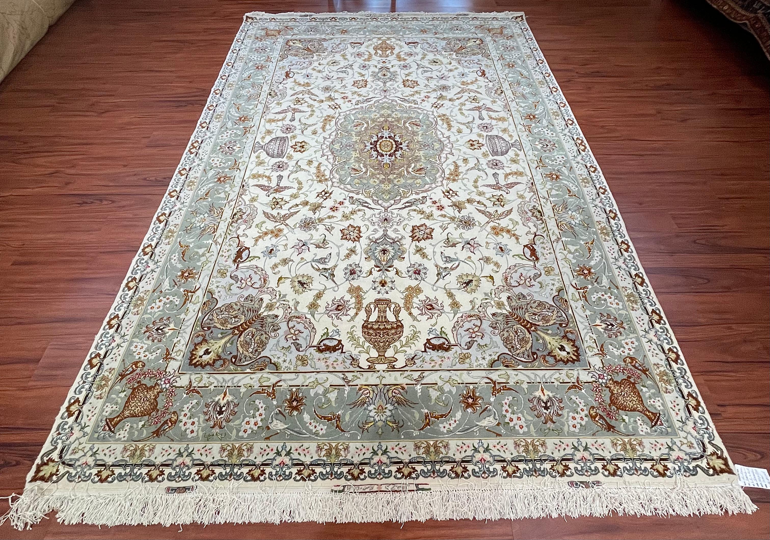 Excellent condition Persian Tabriz Rug/Carpet. This item is hand-Knotted and beautifully made. The Rug originated from Iran in the 1970s and is stunning.