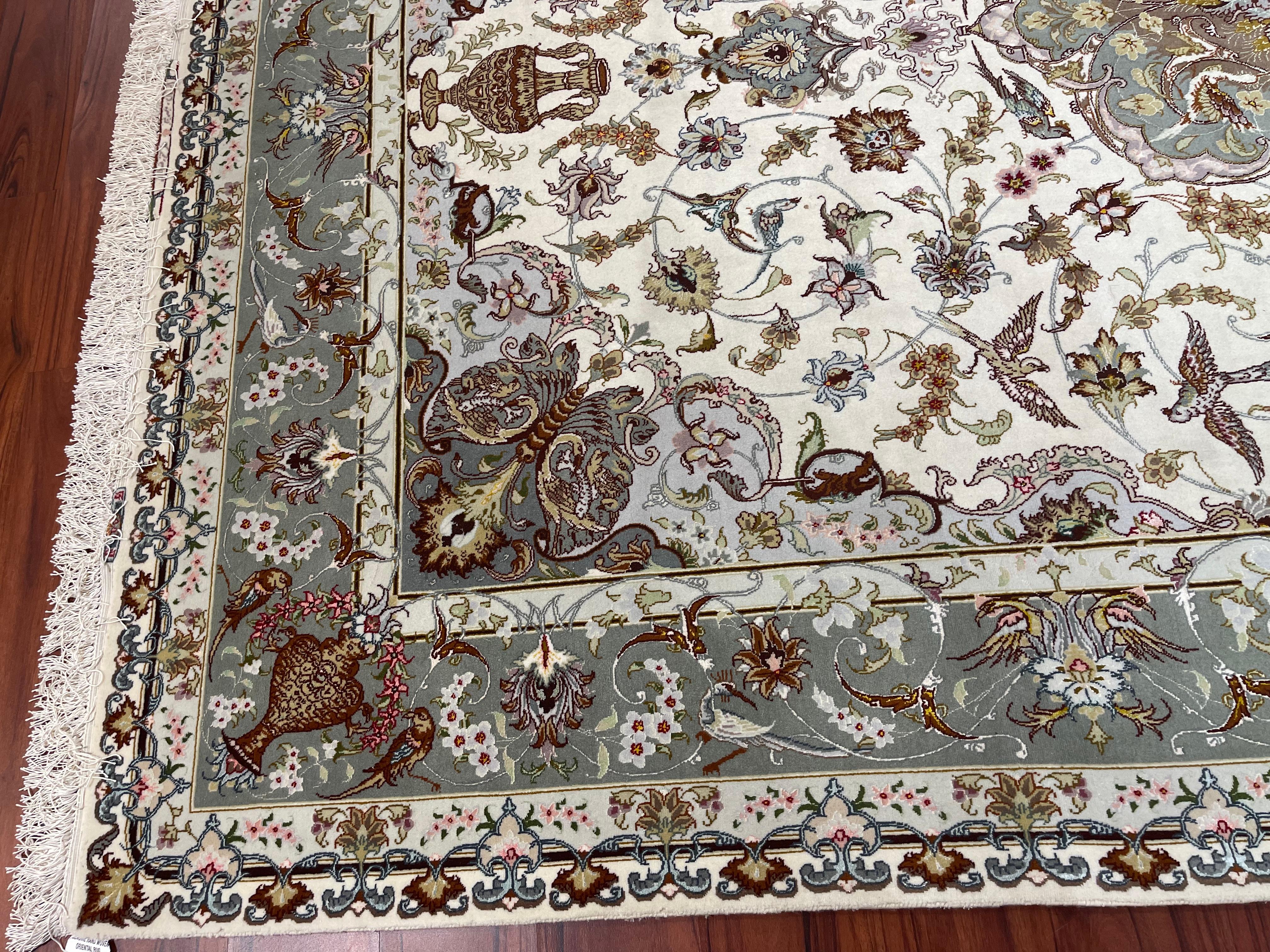 Very Fine Persian Tabriz Rug  In Excellent Condition For Sale In Gainesville, VA