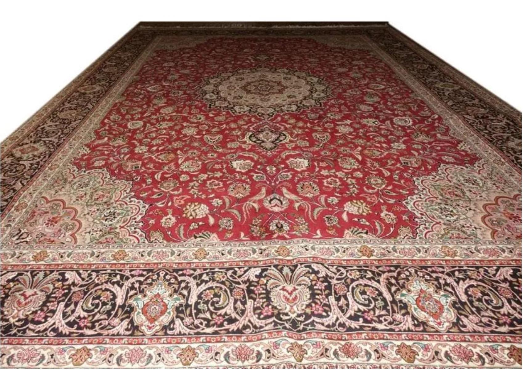 Très beau tapis persan Tabriz 400 noeuds par pouce, Taille 10 x 13.3  Iran Tabriz  Laine et soie. Environ 7 500 000 nœuds noués à la main, un par un. Il faut 4 ans pour réaliser cette œuvre d'art.