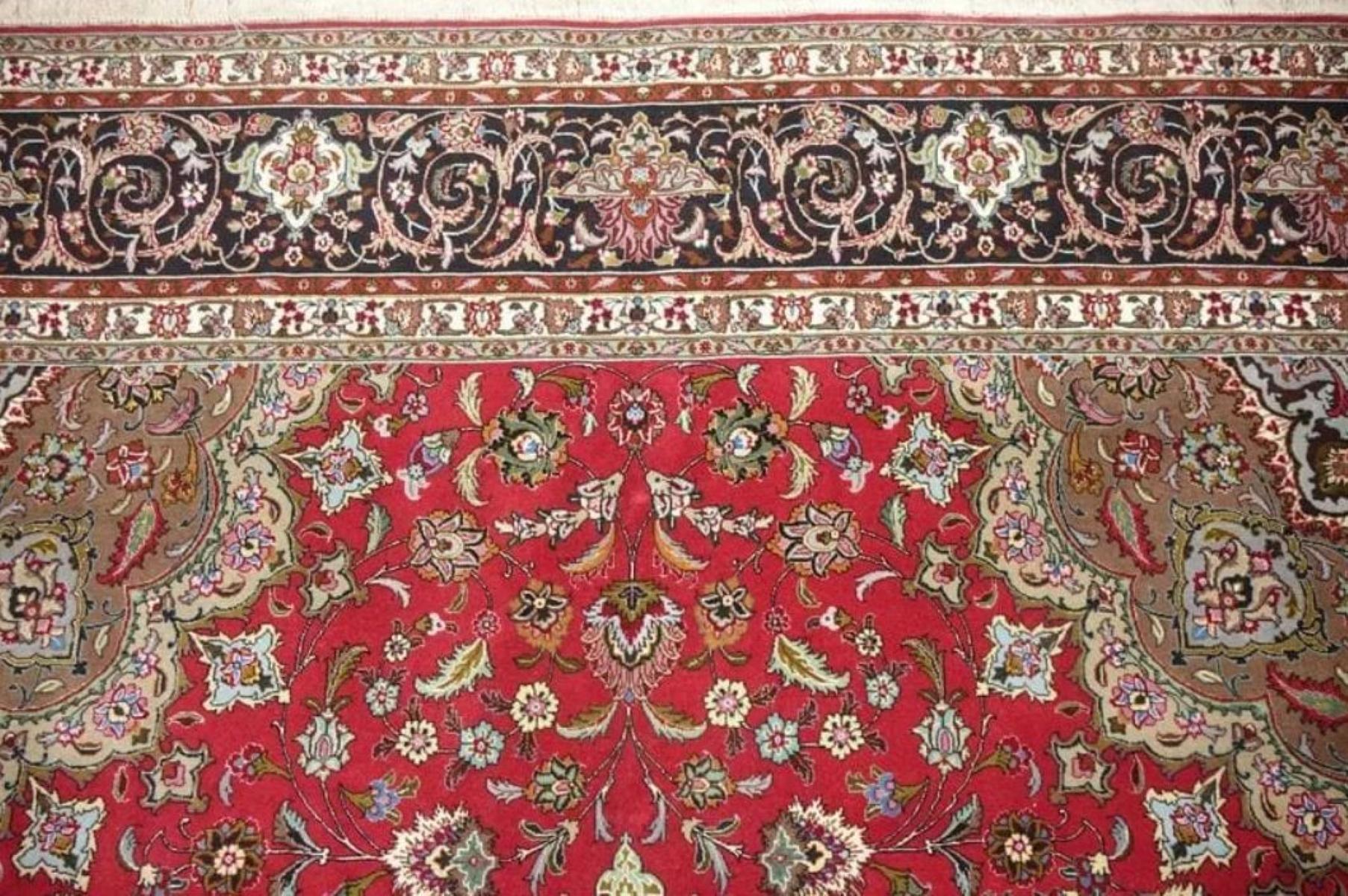 Very fine Persian Tabriz Silk & Wool Rug - 11.8' x 8.3' In Excellent Condition For Sale In Newmanstown, PA