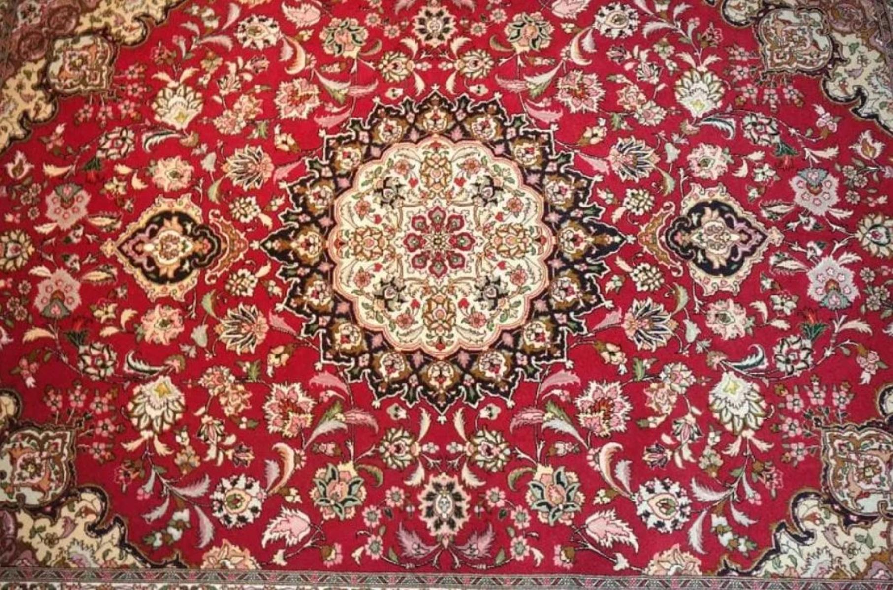 Hand-Woven Very fine Persian Tabriz Silk & Wool Rug - 5' x 6.1' For Sale