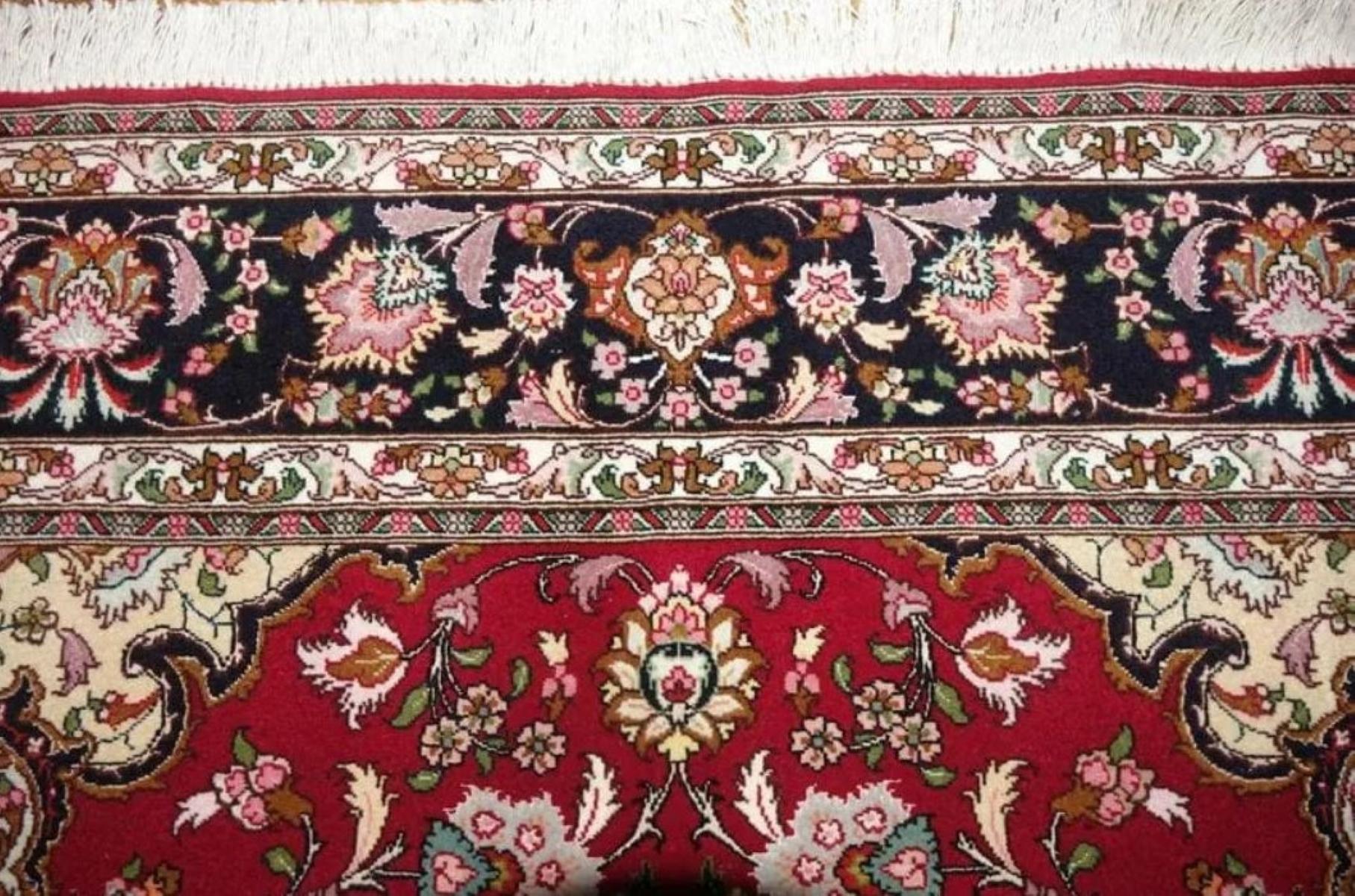 Tessuto a mano Tappeto persiano Tabriz in seta e lana - 5' x 6.1' in vendita