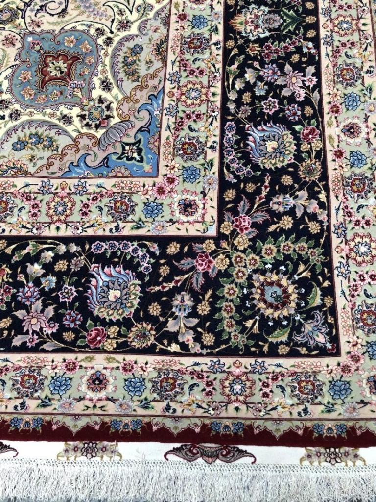 Very fine Persian Wool and Silk Tabriz Rug 11.7' x 16.7' In Excellent Condition For Sale In Newmanstown, PA