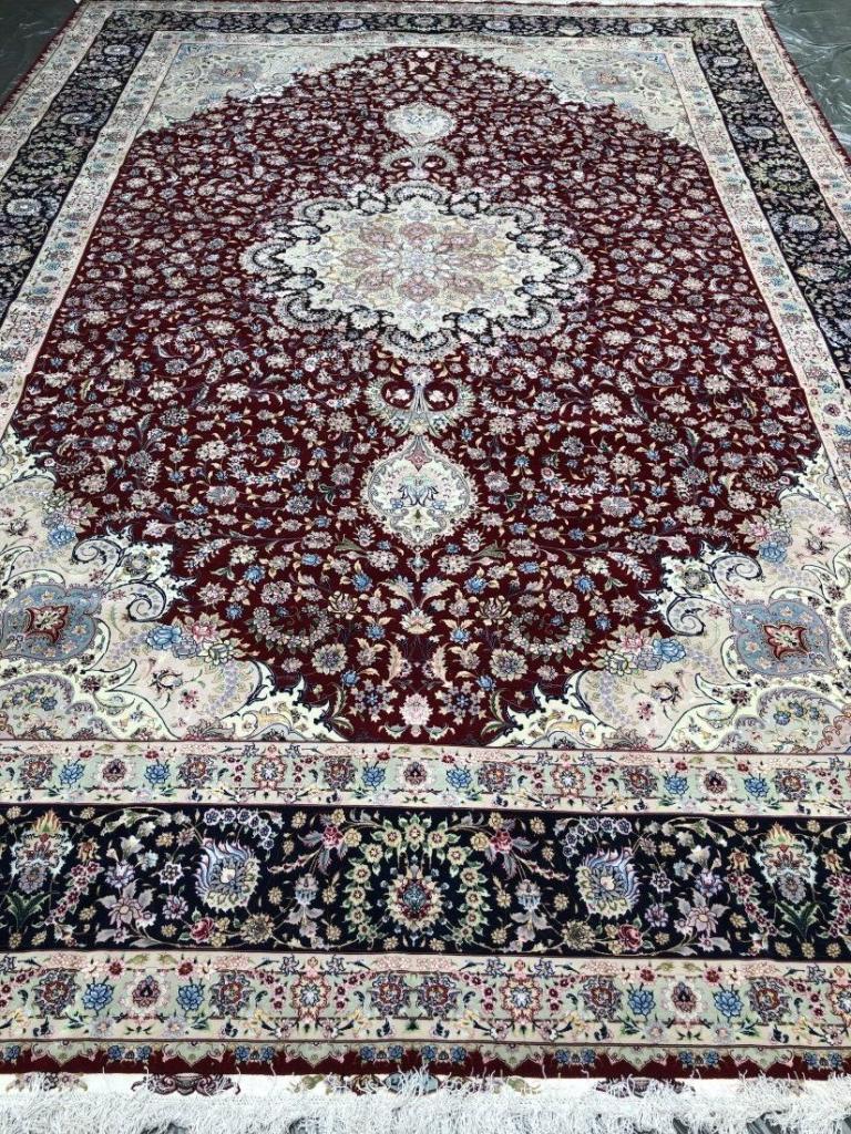 Very fine Persian Wool and Silk Tabriz Rug 11.7' x 16.7' For Sale 4