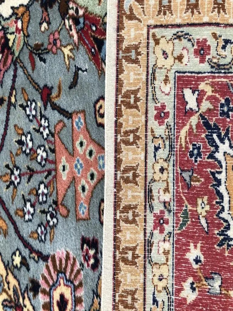Very fine Persian Wool Tabriz Rug 10' x 12'.9