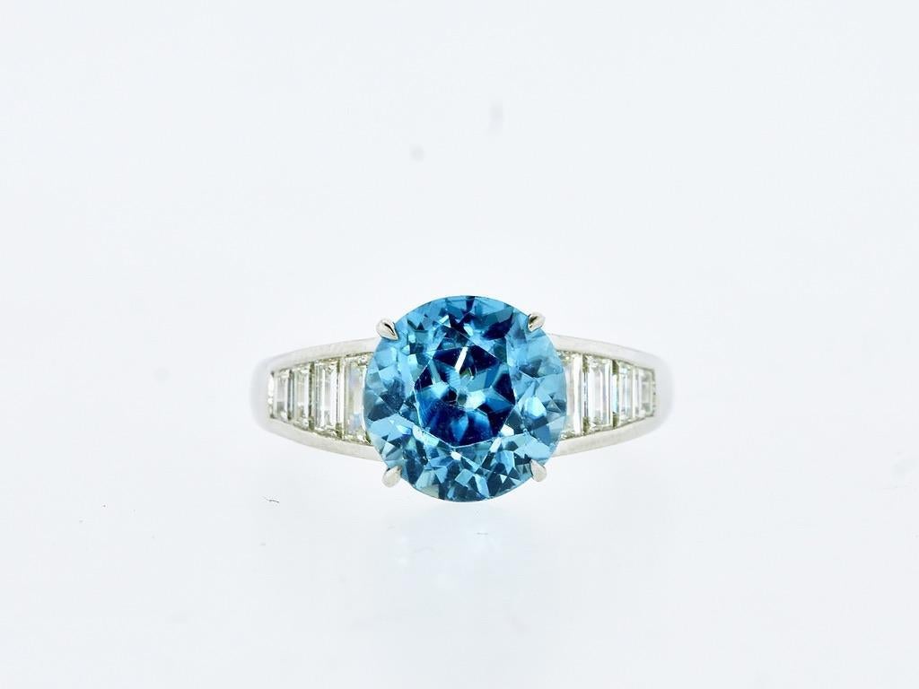 Platine très fin, diamant blanc a  Zircon bleu vif  Bague de Pierre/Famille en vente 6