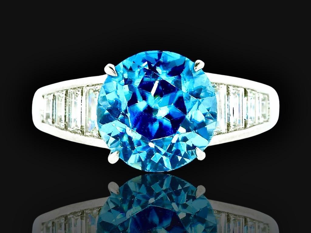 Platine très fin, diamant blanc a  Zircon bleu vif  Bague de Pierre/Famille en vente 1