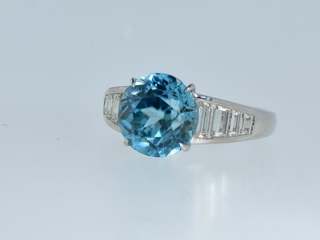 Platine très fin, diamant blanc a  Zircon bleu vif  Bague de Pierre/Famille en vente 3