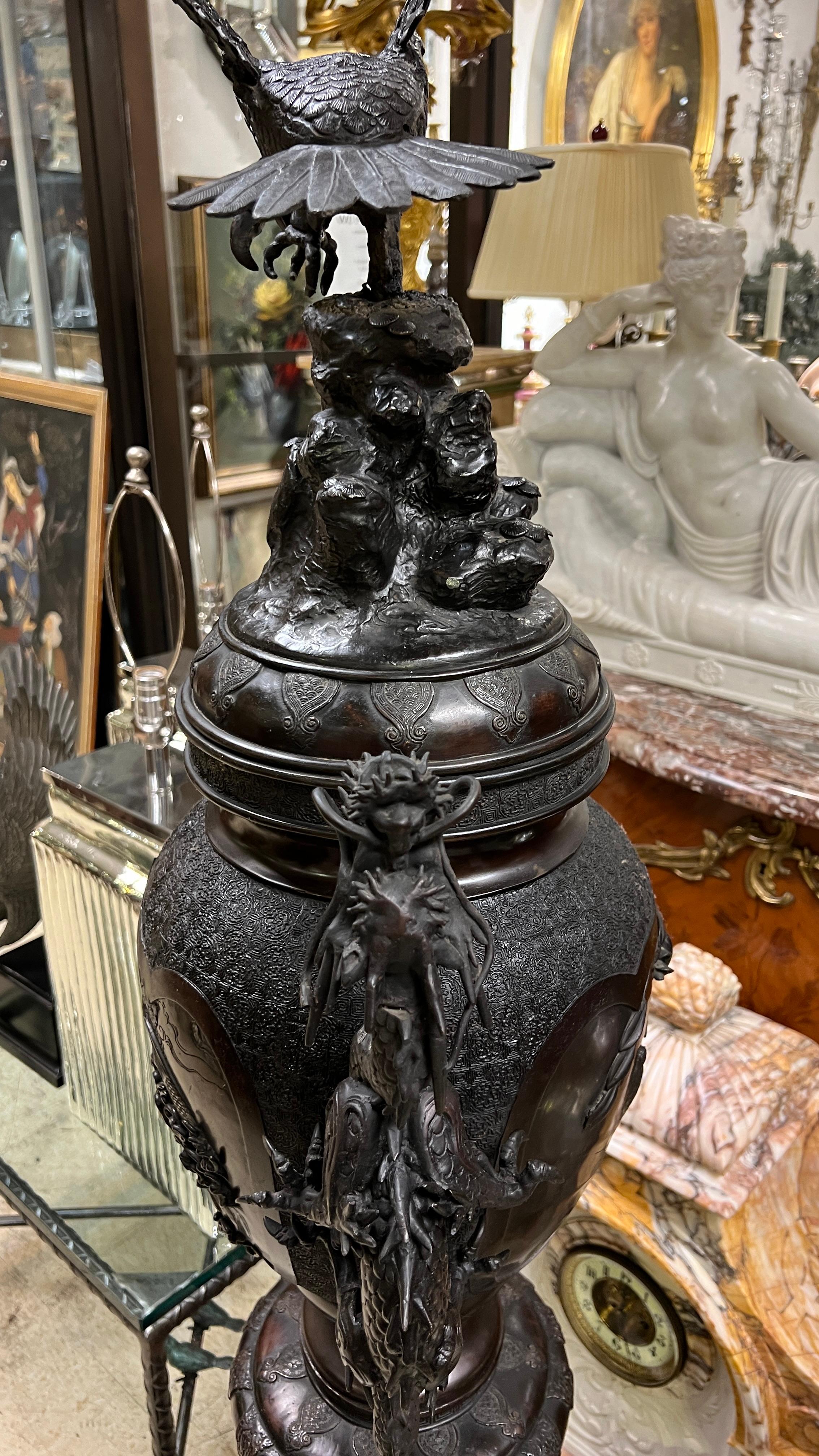 Very fine quality Large Japanese Meiji Bronze Censer with Coy fish For Sale 9