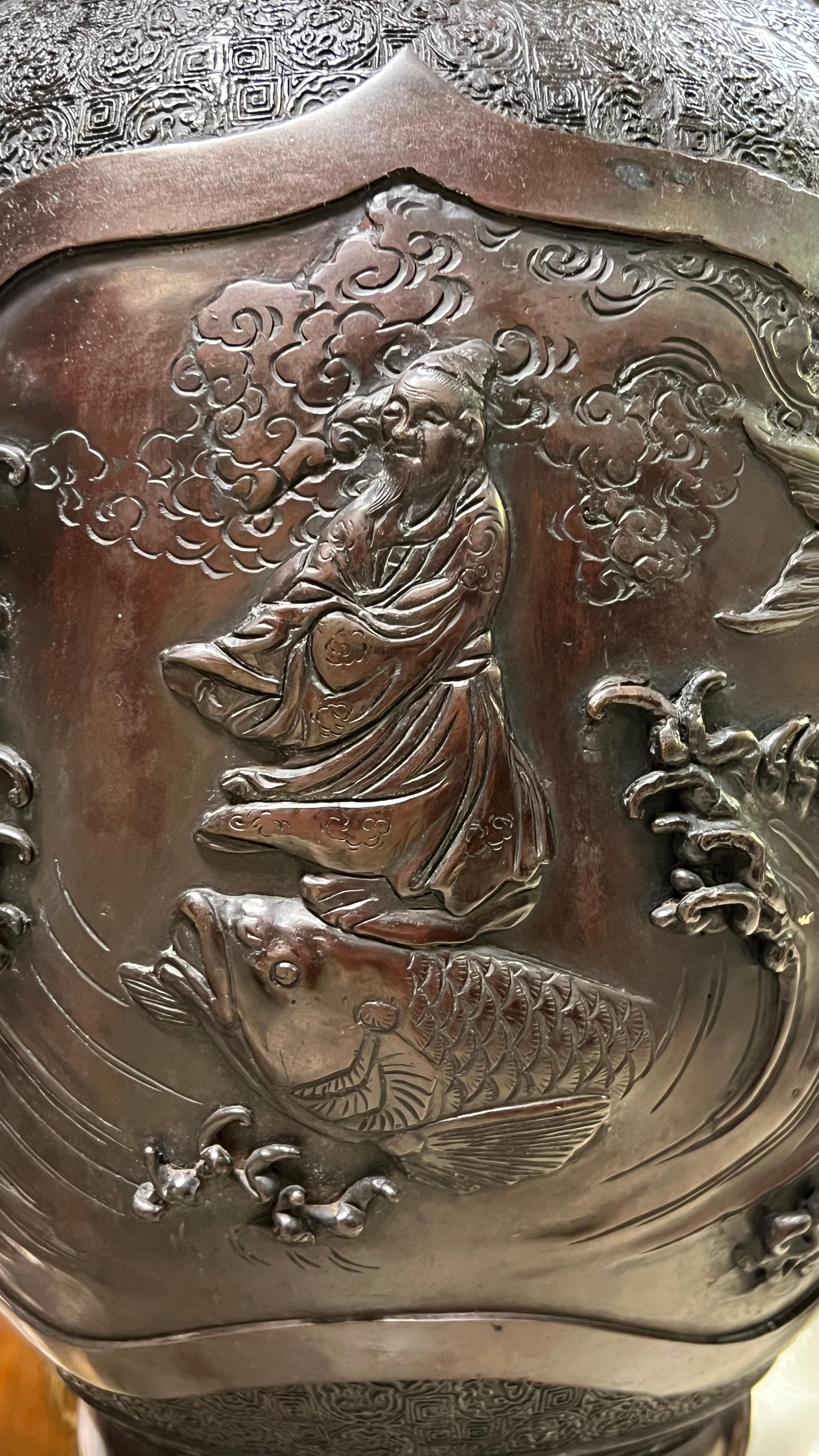 Großer japanischer Meiji-Bronze- Censer von sehr guter Qualität mit Vogelfisch im Angebot 10