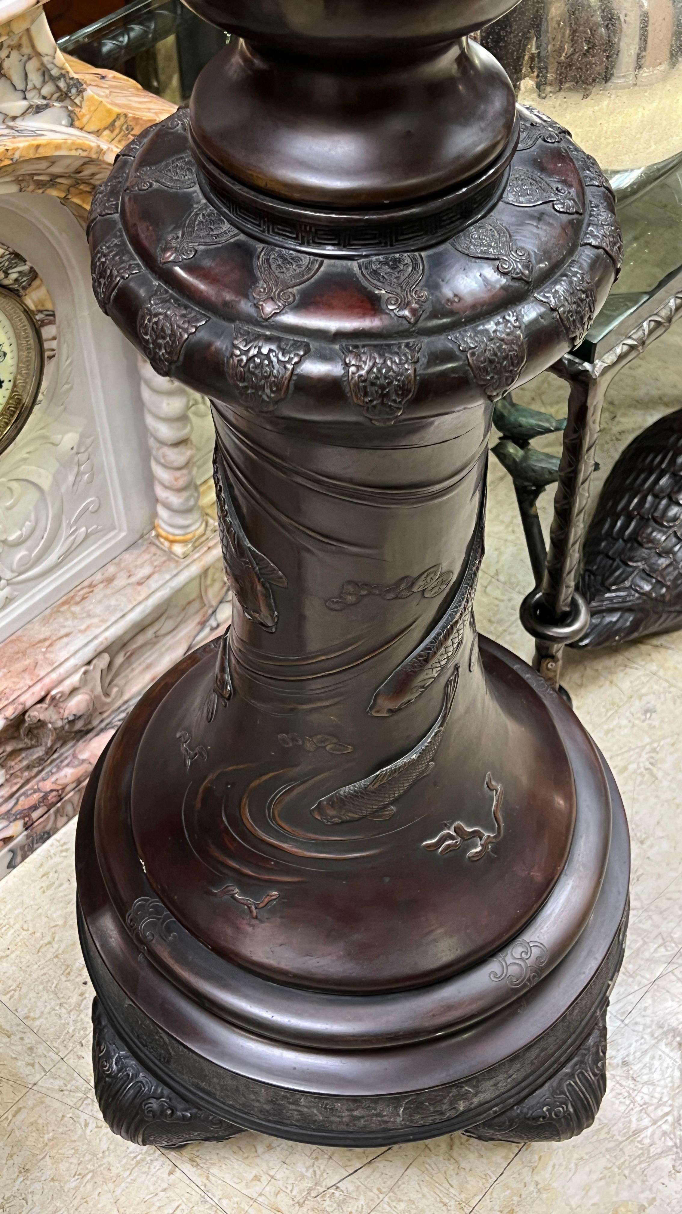 Very fine quality Large Japanese Meiji Bronze Censer with Coy fish For Sale 13