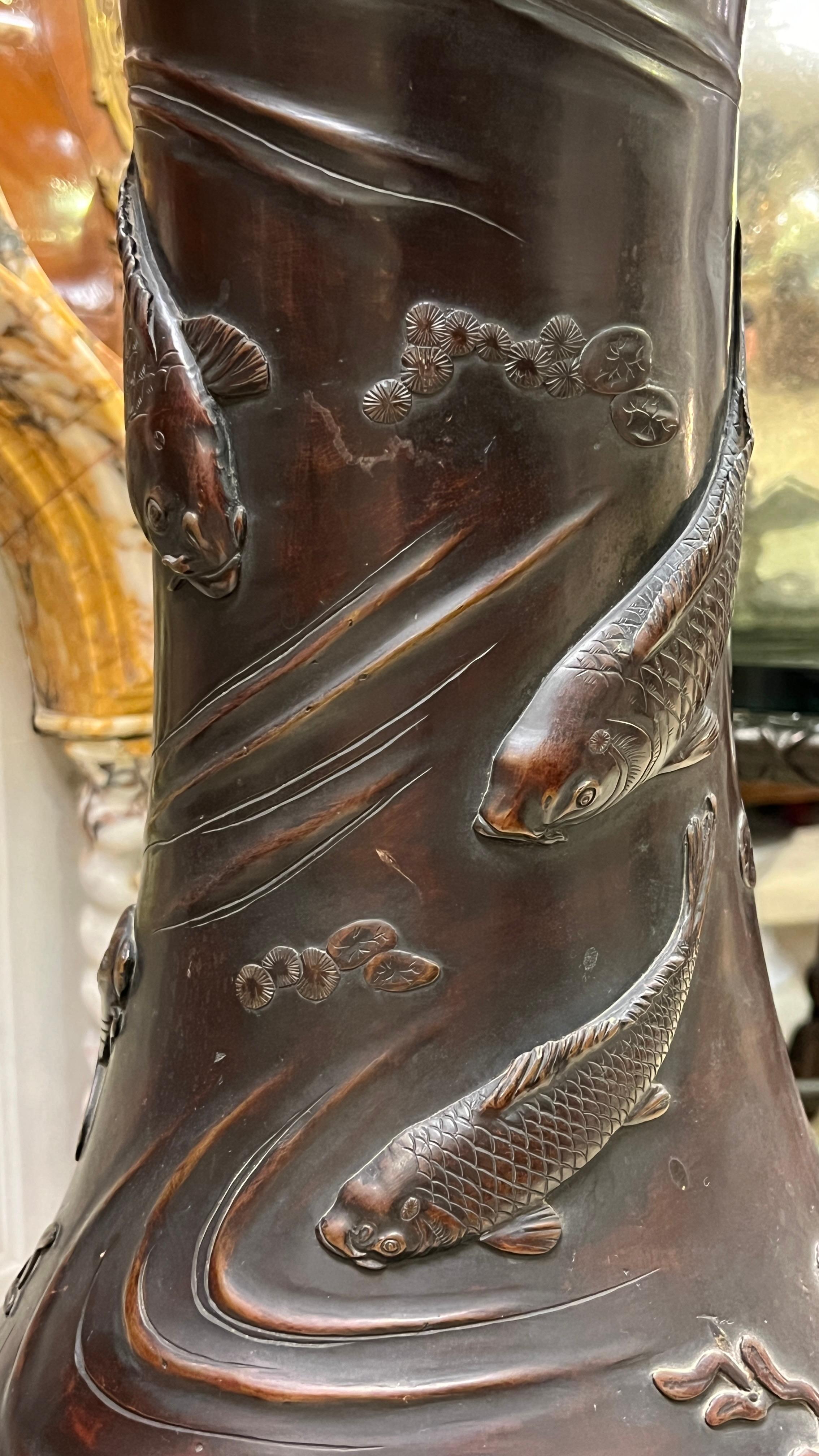 Großer japanischer Meiji-Bronze- Censer von sehr guter Qualität mit Vogelfisch im Zustand „Gut“ im Angebot in New York, NY