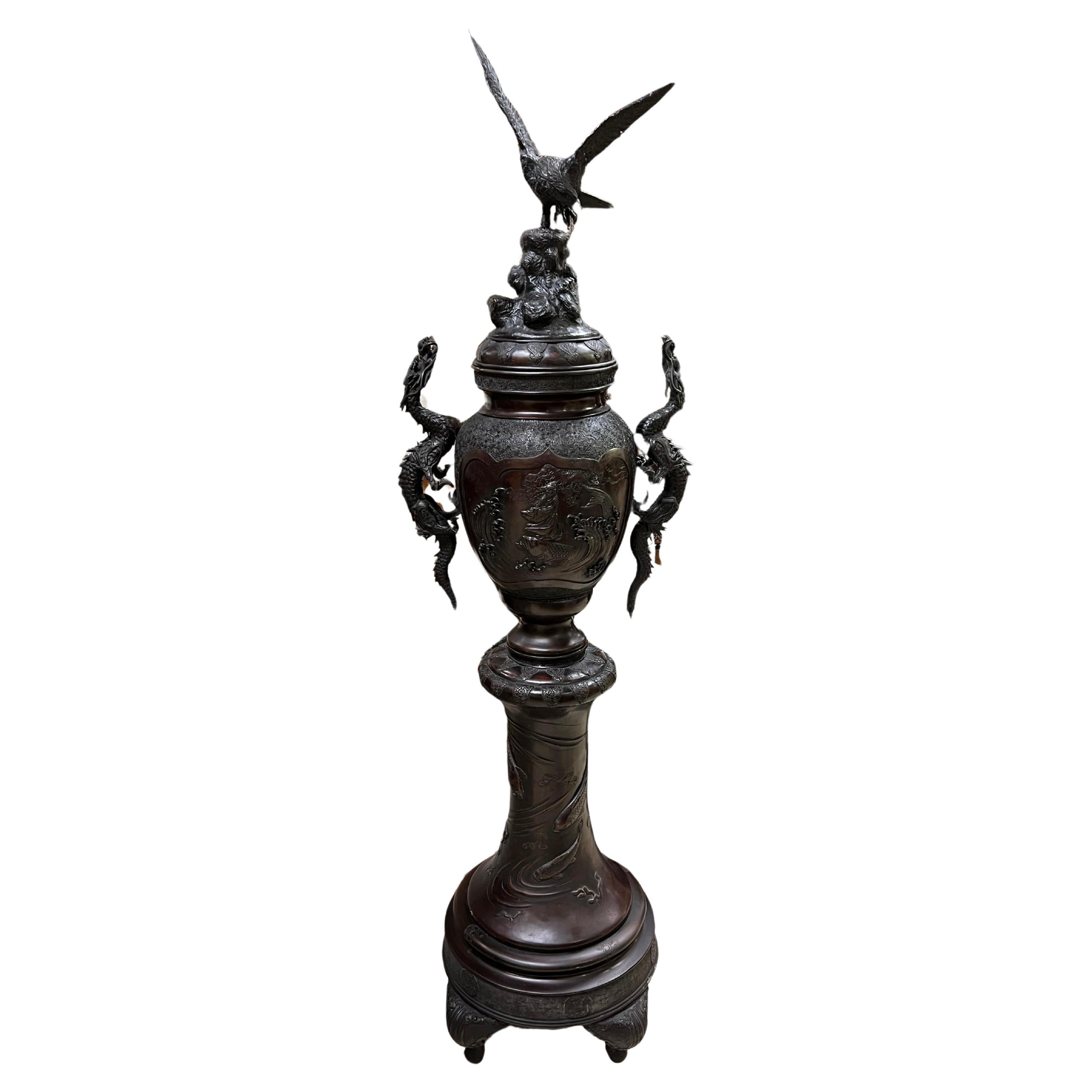 Großer japanischer Meiji-Bronze- Censer von sehr guter Qualität mit Vogelfisch im Angebot