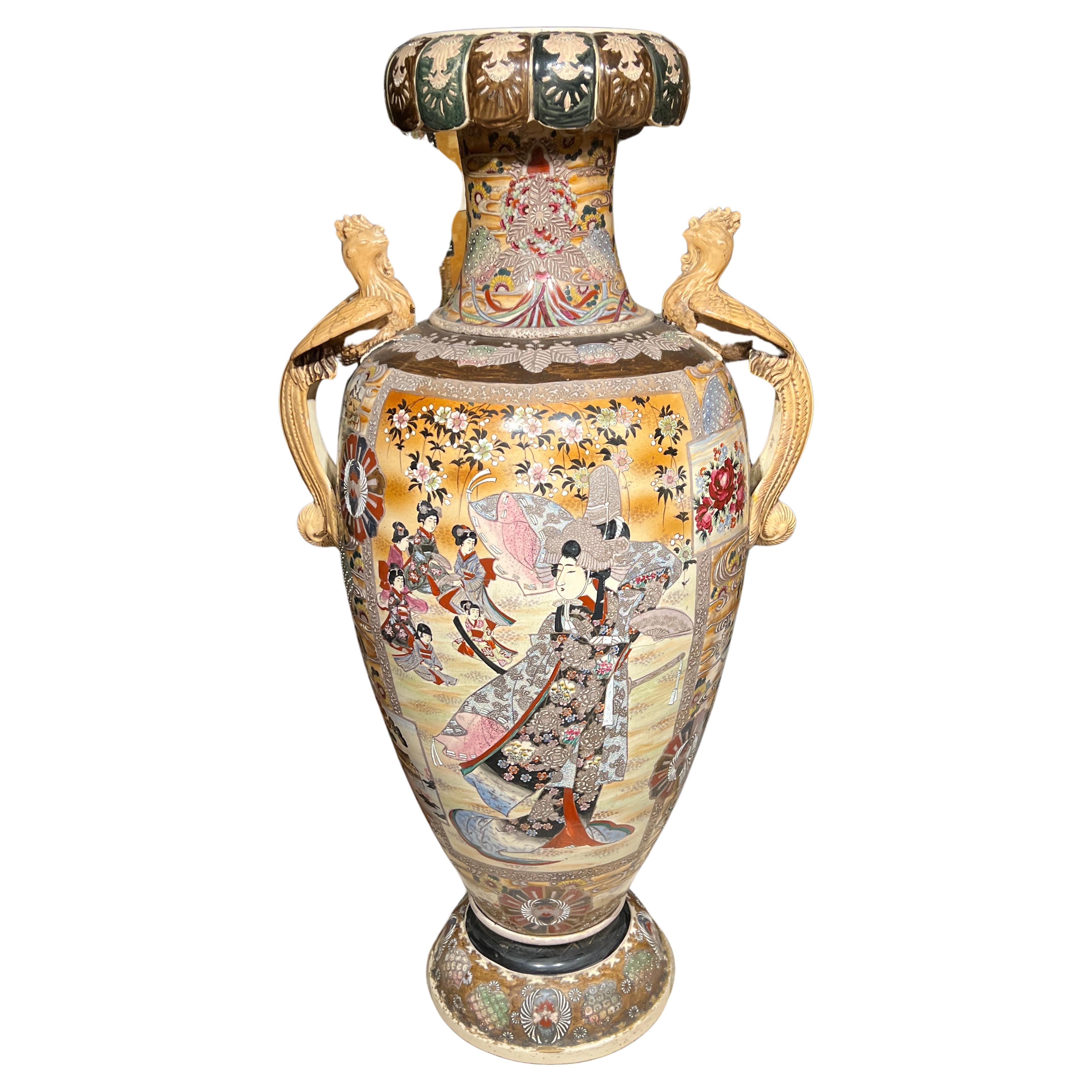Monumentale japanische Satsuma-Vase aus der japanischen Meiji-Periode von sehr guter Qualität  im Angebot