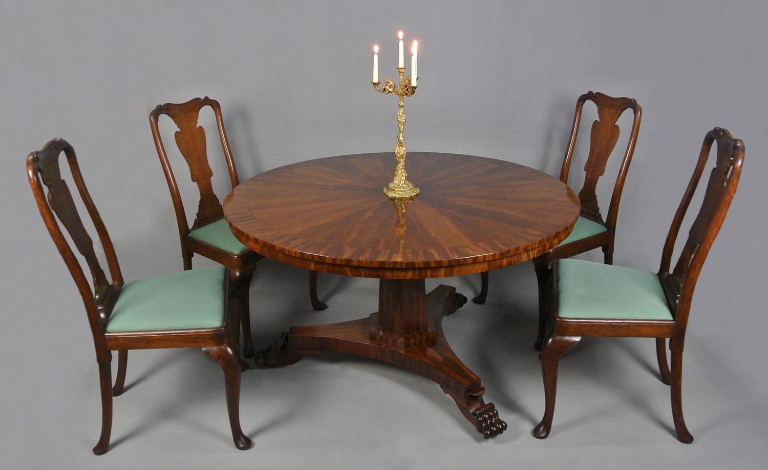 A beautiful and original Regency dining table of superior quality and in exceptional original condition.  

The tripartite base with hand carved lion paw feet set on original small brass casters. 

The octagonal column fitted to the base within a