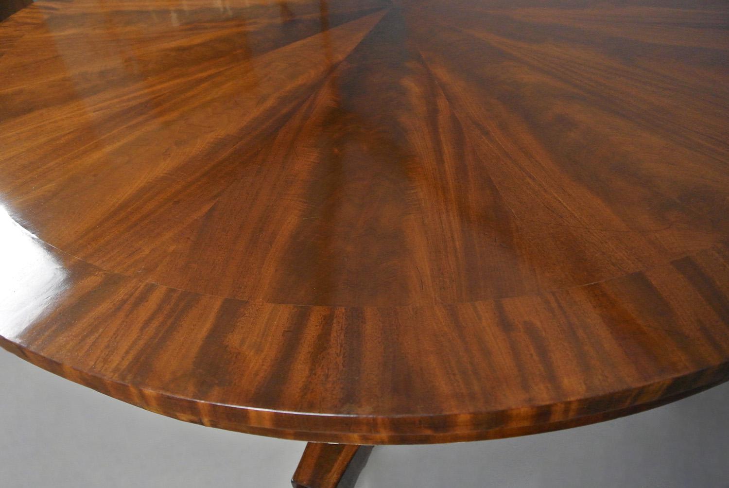 Very Fine Regency Circular and Radial Flame Mahogany Dining Table c. 1825 1