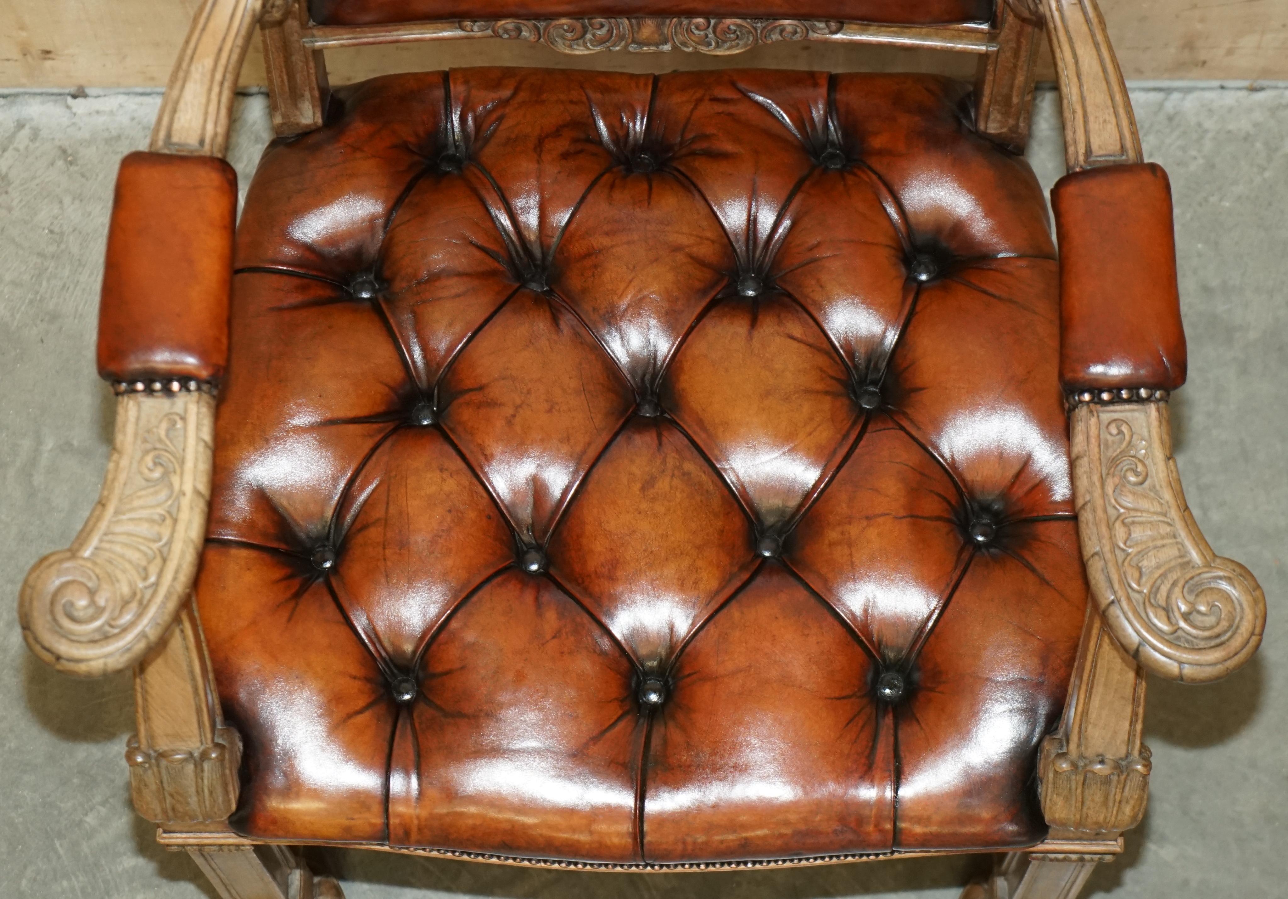 VERY FiNE RESTORED ANTIQUE CHESTERFIELD WILLIAM IV OAK BROWN LEATHER DESK CHAIr For Sale 7