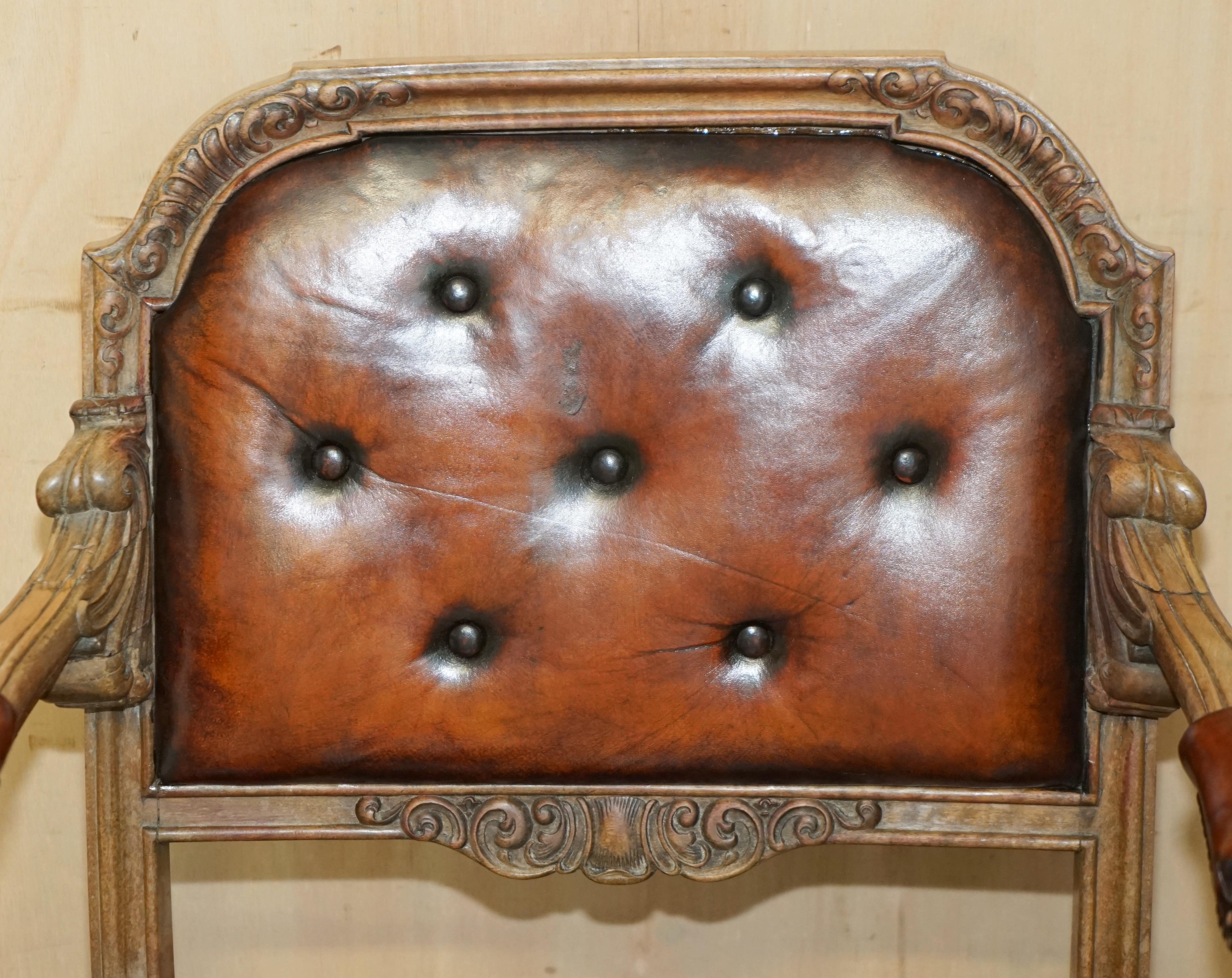 English VERY FiNE RESTORED ANTIQUE CHESTERFIELD WILLIAM IV OAK BROWN LEATHER DESK CHAIr For Sale
