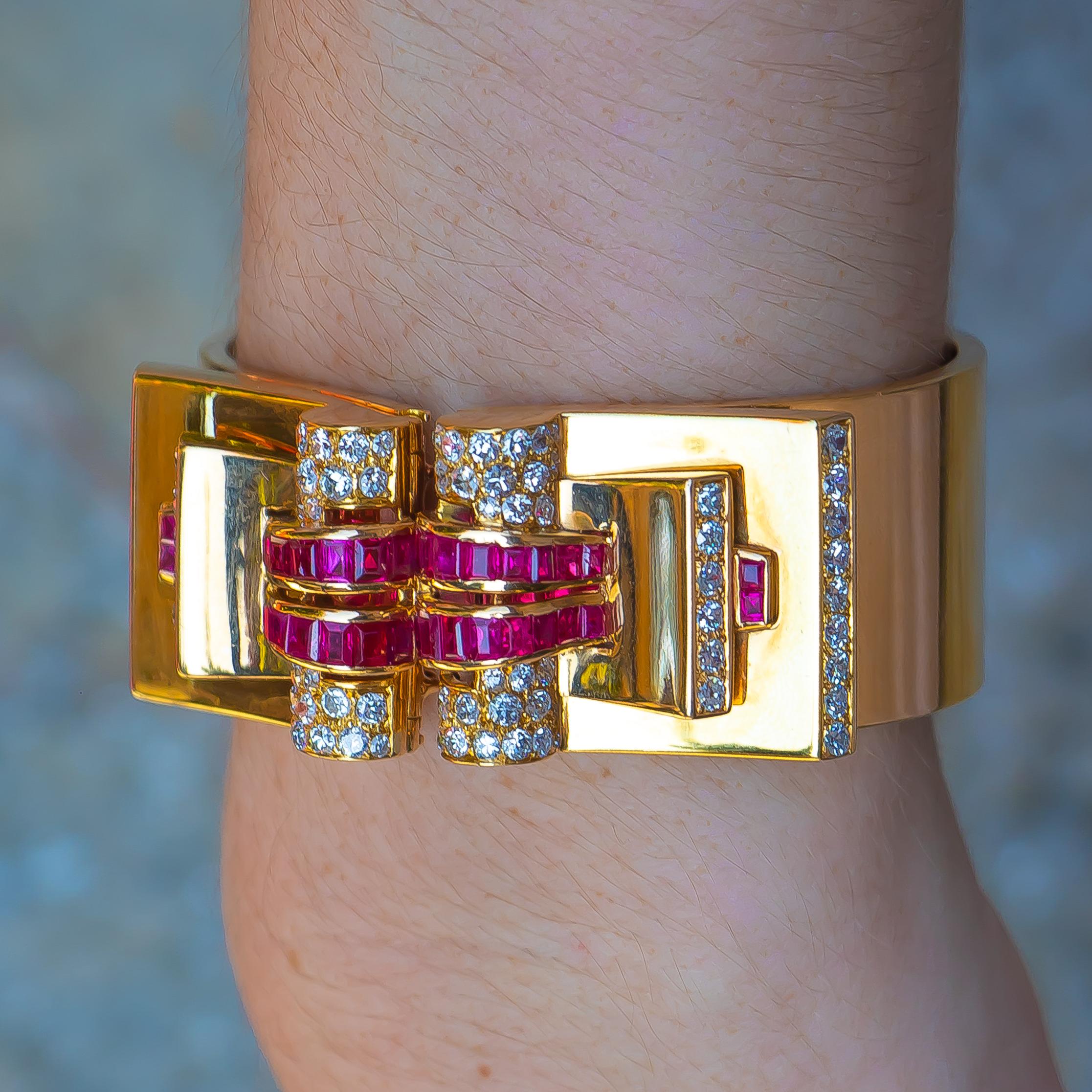 Very Fine Rubies = 3.80 carats
Diamonds = 30 carats
( Color: F, Clarity: VS )
Metal: 18K Yellow Gold
End pieces can be removed and worn as brooches.