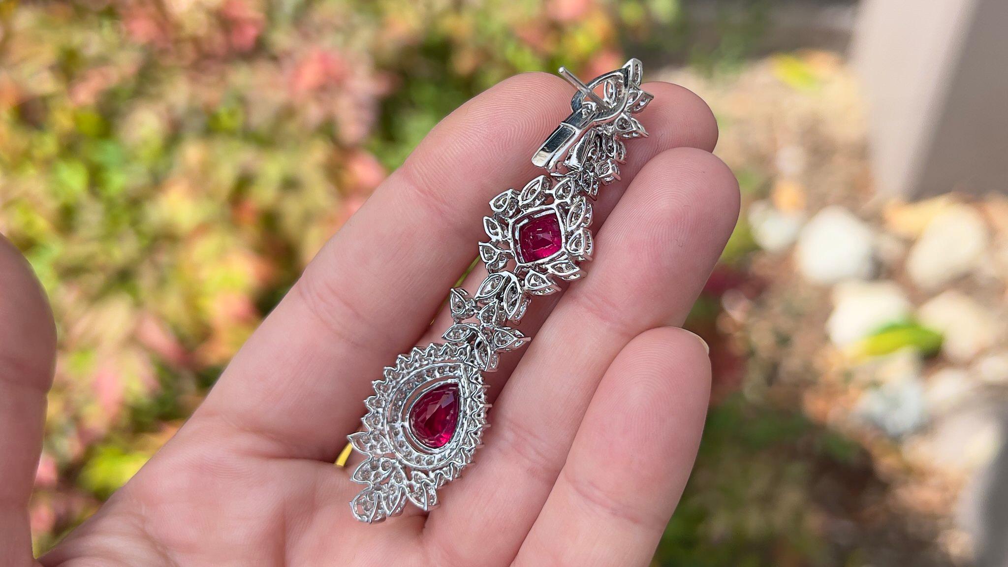 Very Fine Ruby Earrings With Diamonds 18 Carats Total 18K Gold In Excellent Condition For Sale In Carlsbad, CA