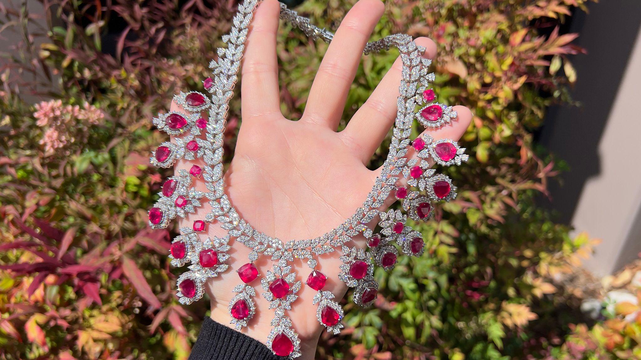 Art Deco Very Fine Ruby Necklace Set With Diamonds 115 Carats Total 18K Gold For Sale