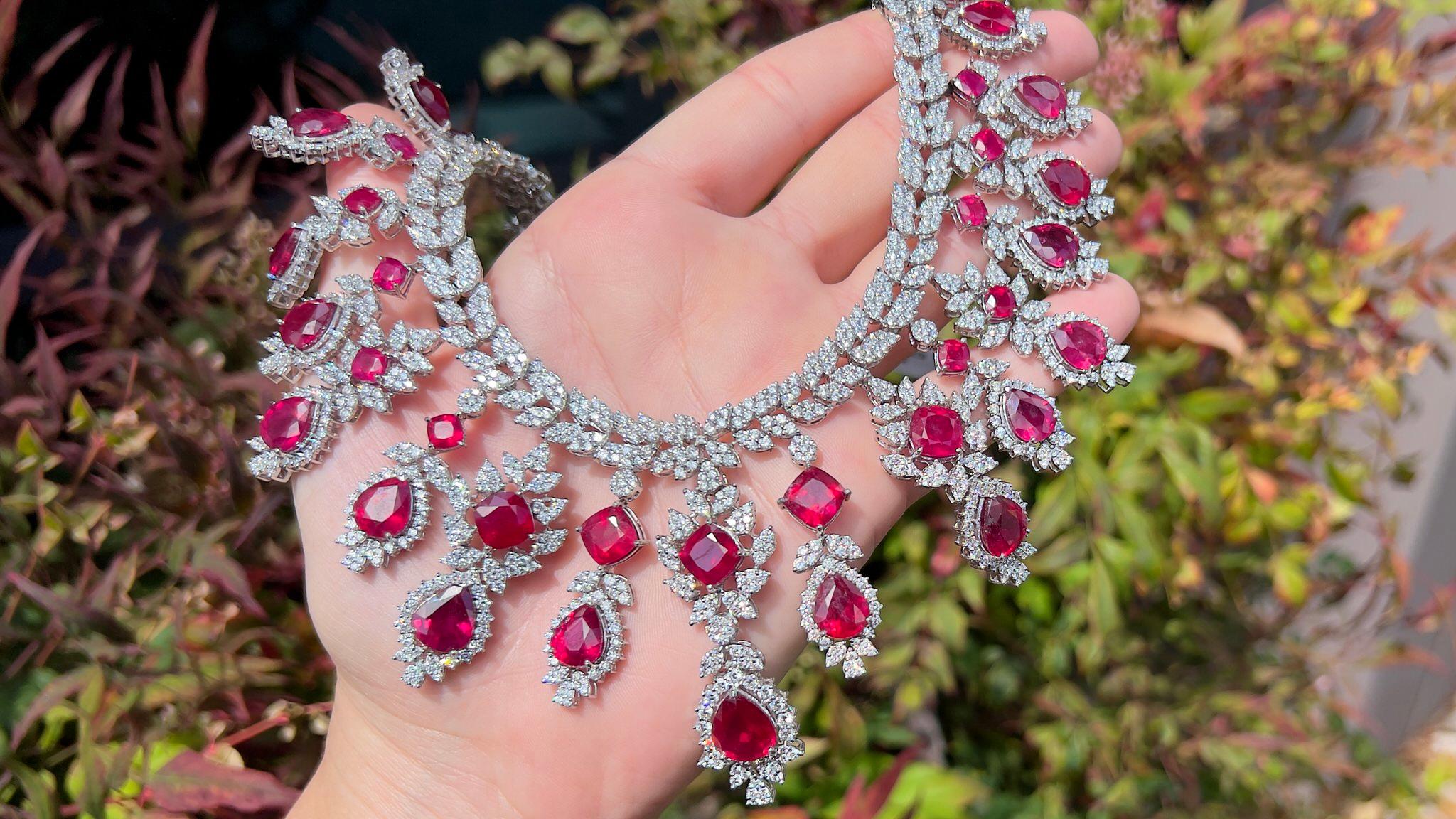 Very Fine Ruby Necklace Set With Diamonds 115 Carats Total 18K Gold In Excellent Condition For Sale In Carlsbad, CA