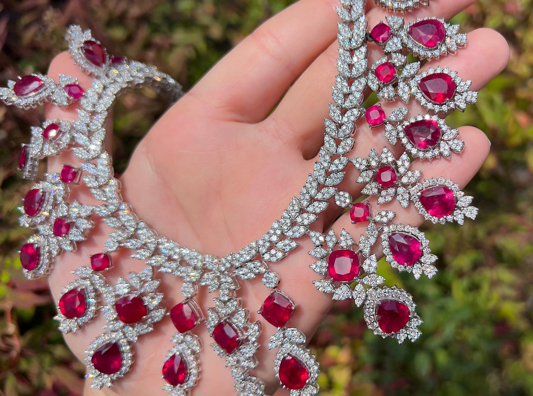 Feine Rubin-Halskette mit Diamanten 115 Karat insgesamt 18K Gold im Angebot 1