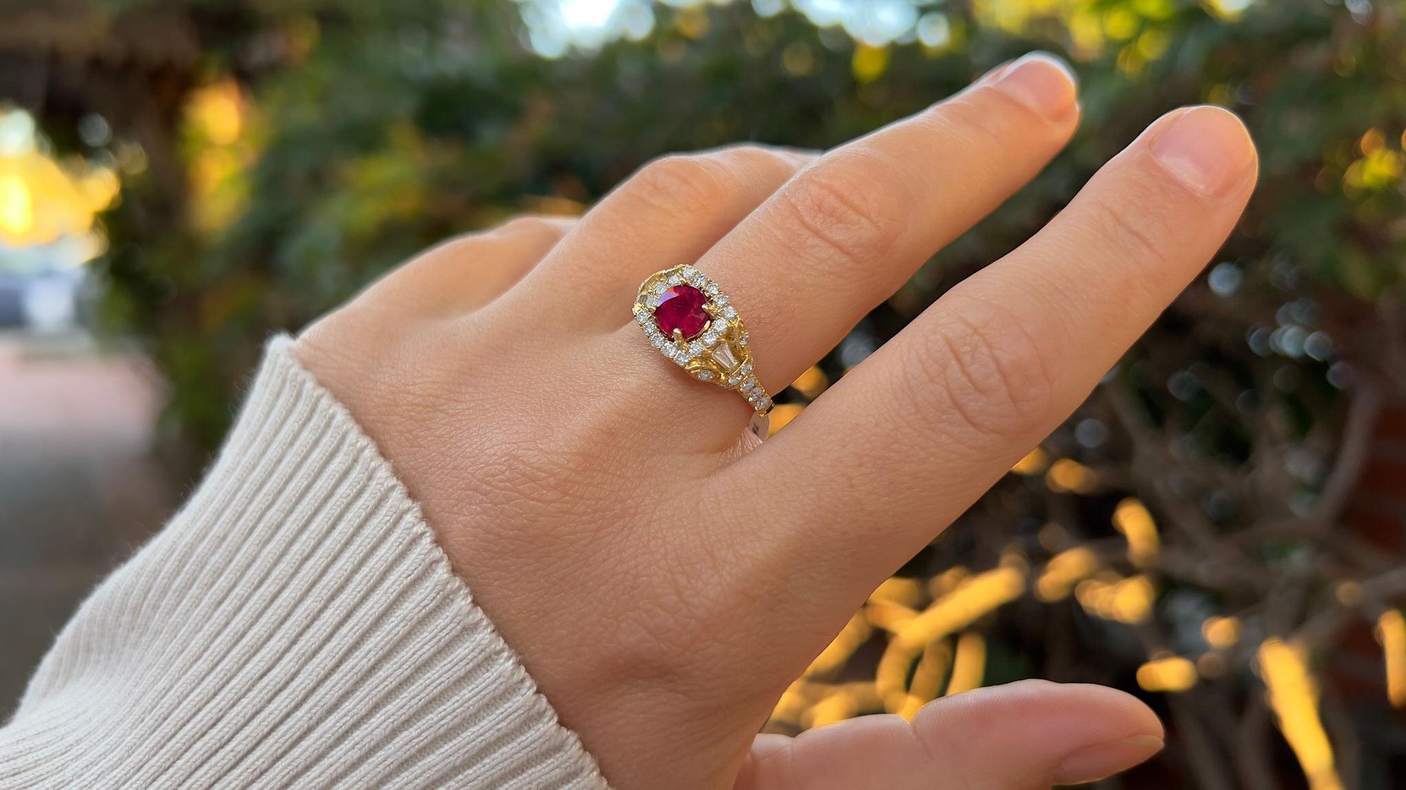 Very Fine Ruby Ring With Diamonds 1.89 Carats 18K Yellow Gold In Excellent Condition For Sale In Carlsbad, CA