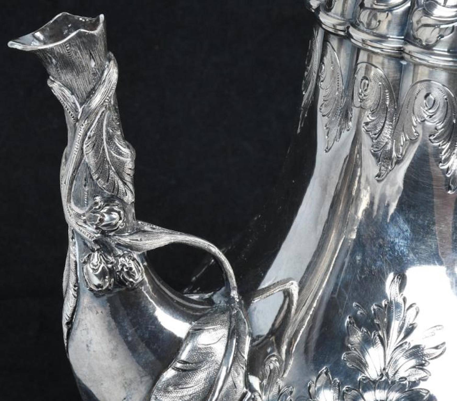 Very Fine R&W Wilson Silver Coffee Pot with Finial In Excellent Condition For Sale In Washington Crossing, PA