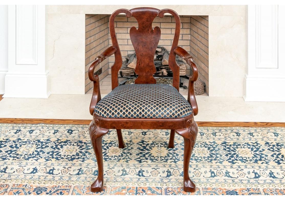 Très bel ensemble de 16 chaises de salle à manger en bois figuré de style Queen Ann en vente 8