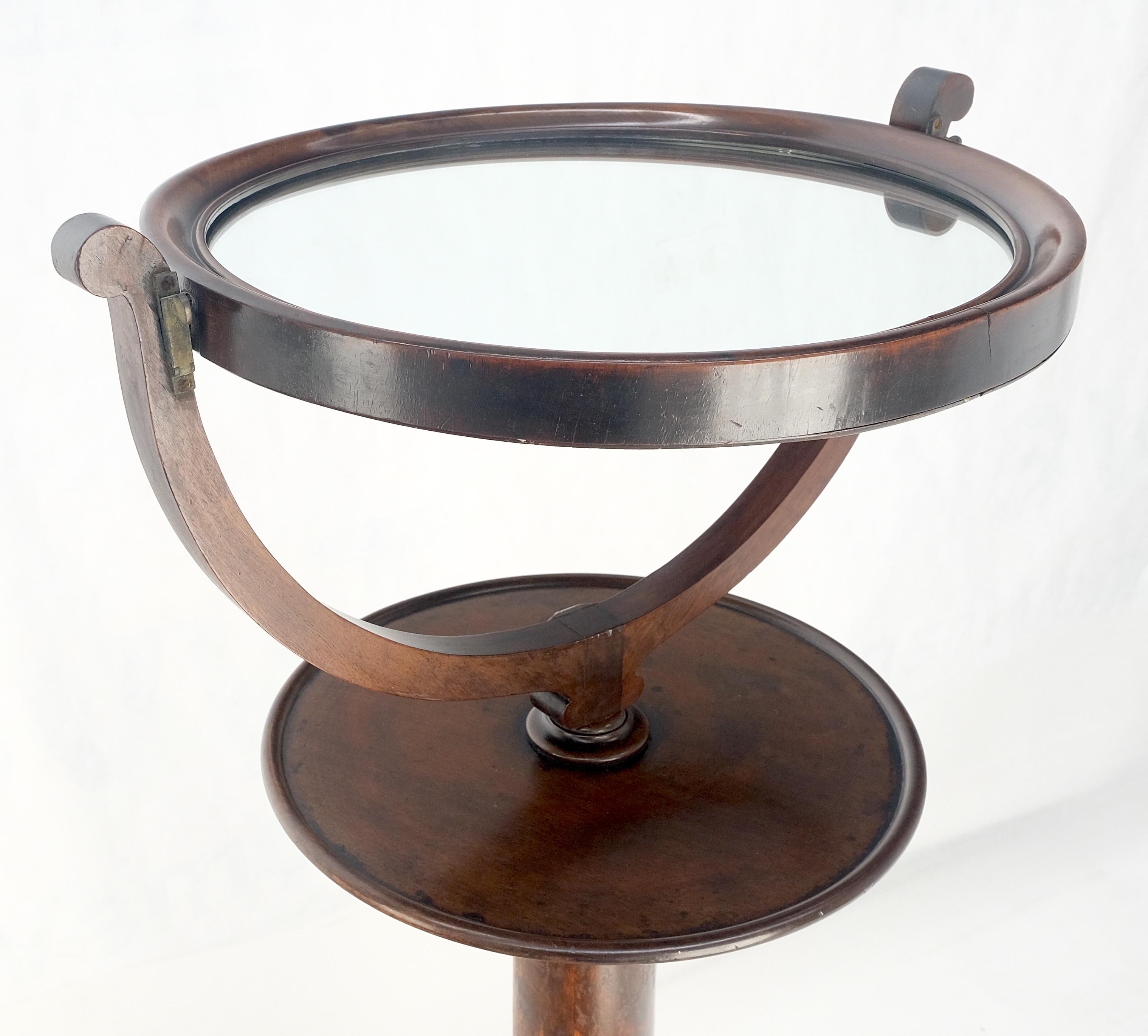 Très beau miroir façonné à un seul piédestal et base tripode sculptée de 62 pouces de haut ! en vente 5
