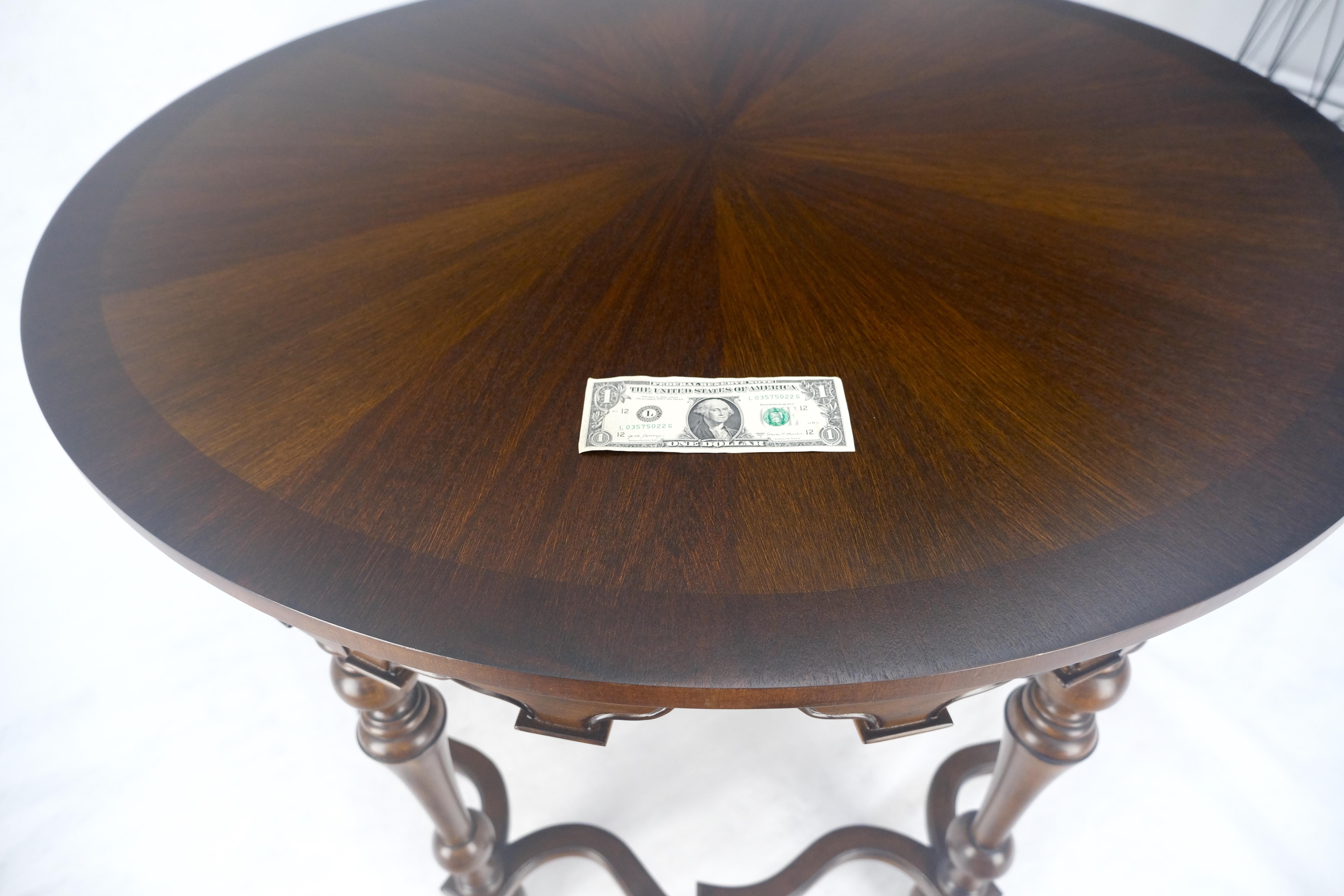 Très belle table centrale à bandes rondes et à base allongée de style colonial espagnol MINT en vente 5