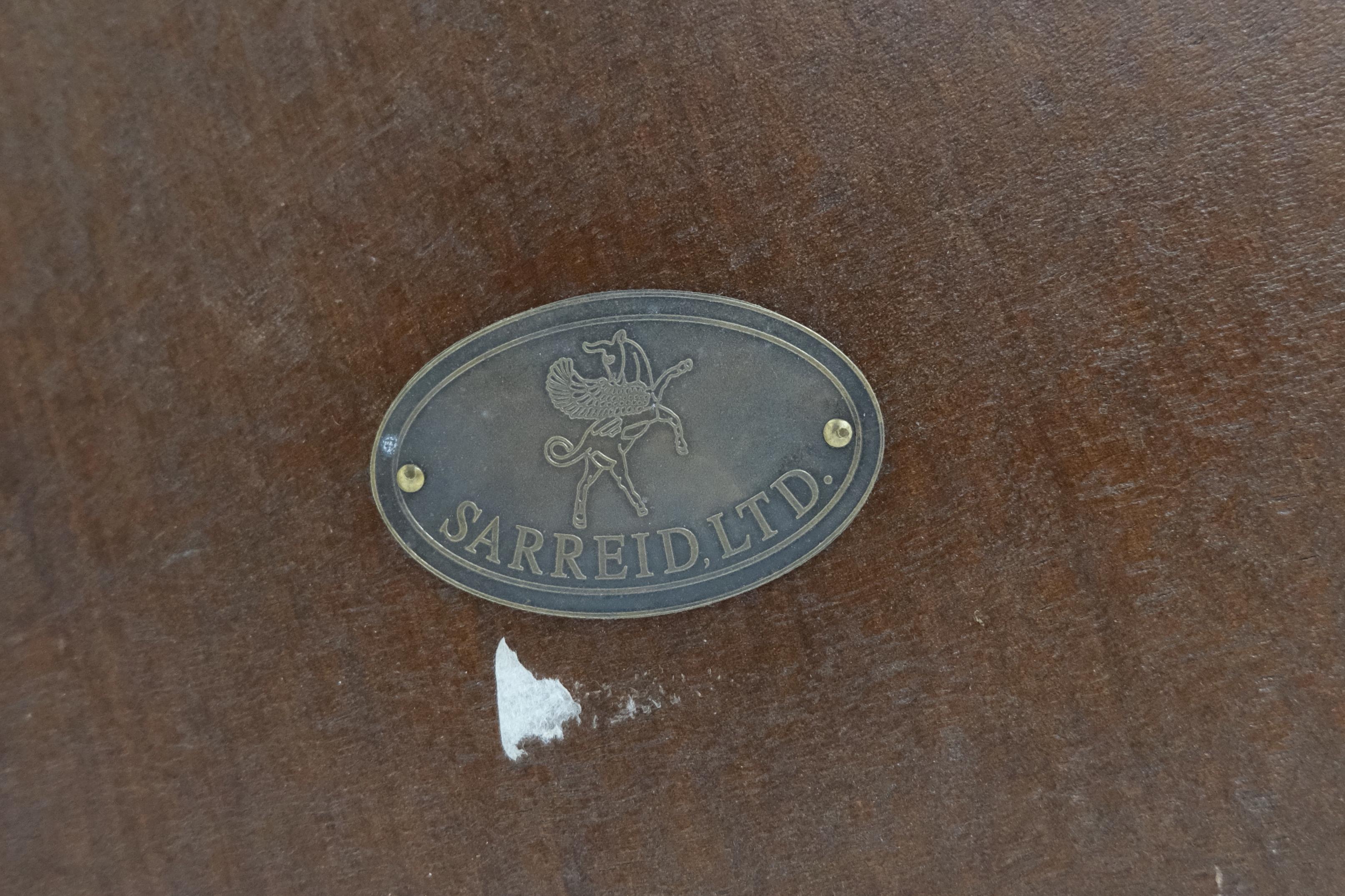 Très belle table centrale à bandes rondes et à base allongée de style colonial espagnol MINT en vente 6