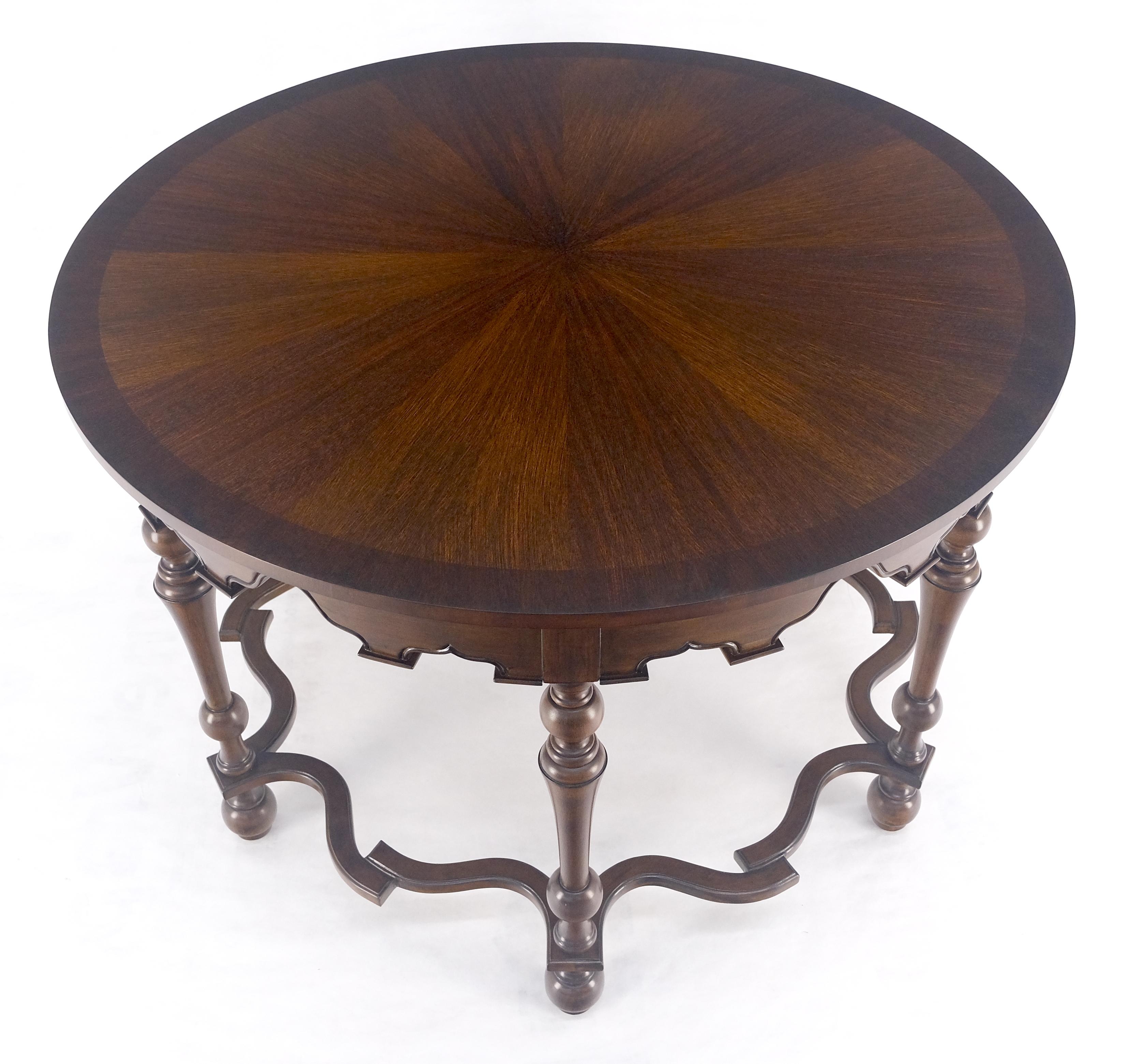 Colonial espagnol Très belle table centrale à bandes rondes et à base allongée de style colonial espagnol MINT en vente