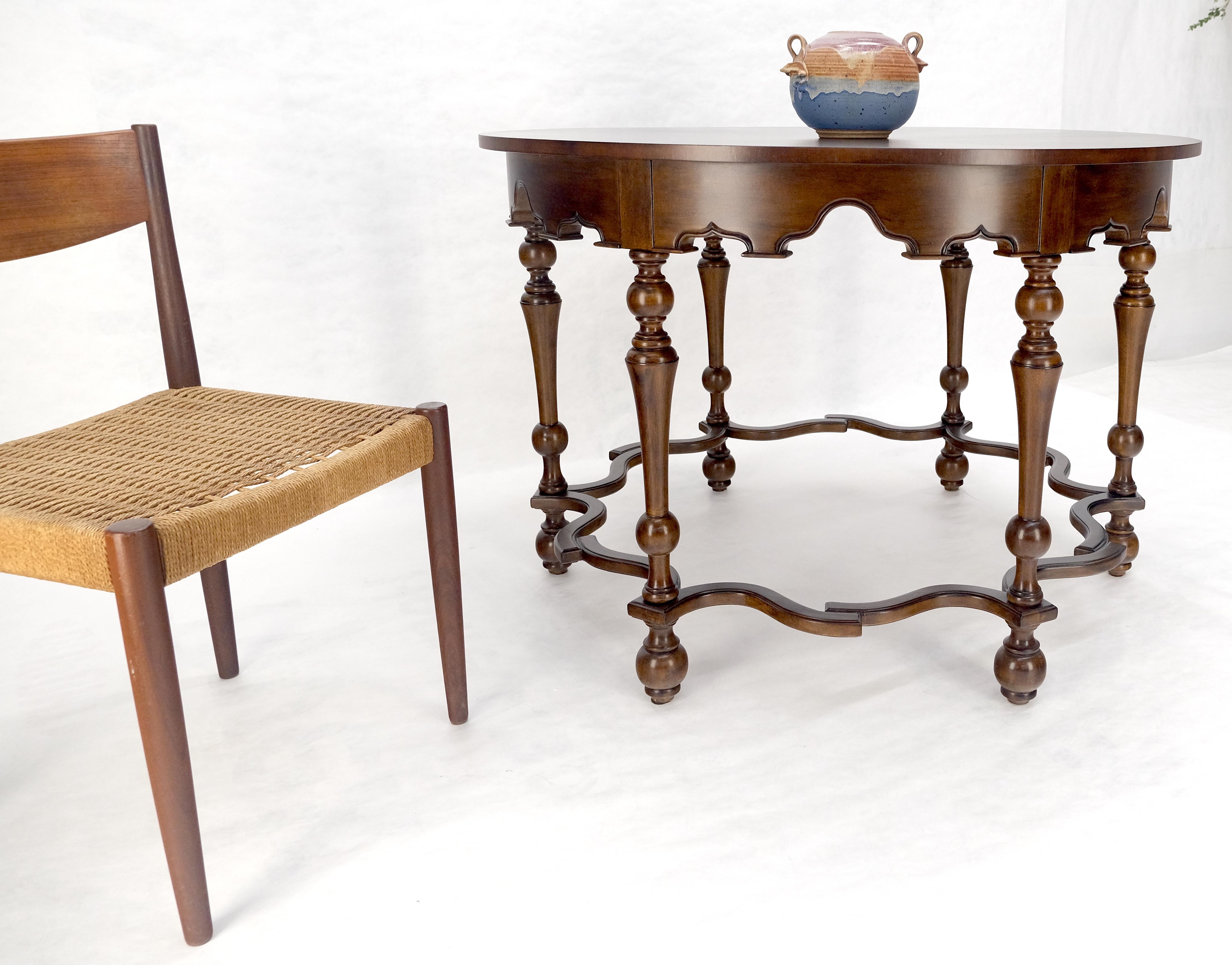 Anglais Très belle table centrale à bandes rondes et à base allongée de style colonial espagnol MINT en vente