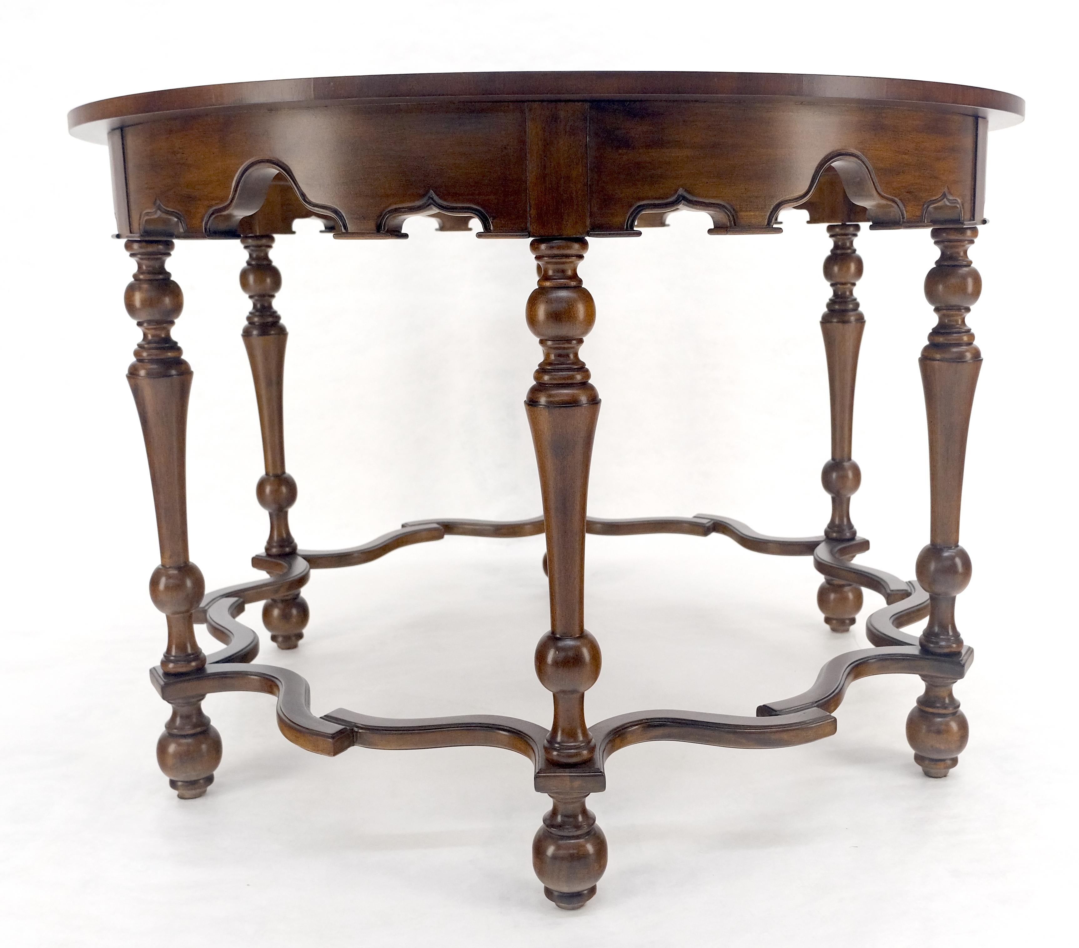 Laqué Très belle table centrale à bandes rondes et à base allongée de style colonial espagnol MINT en vente