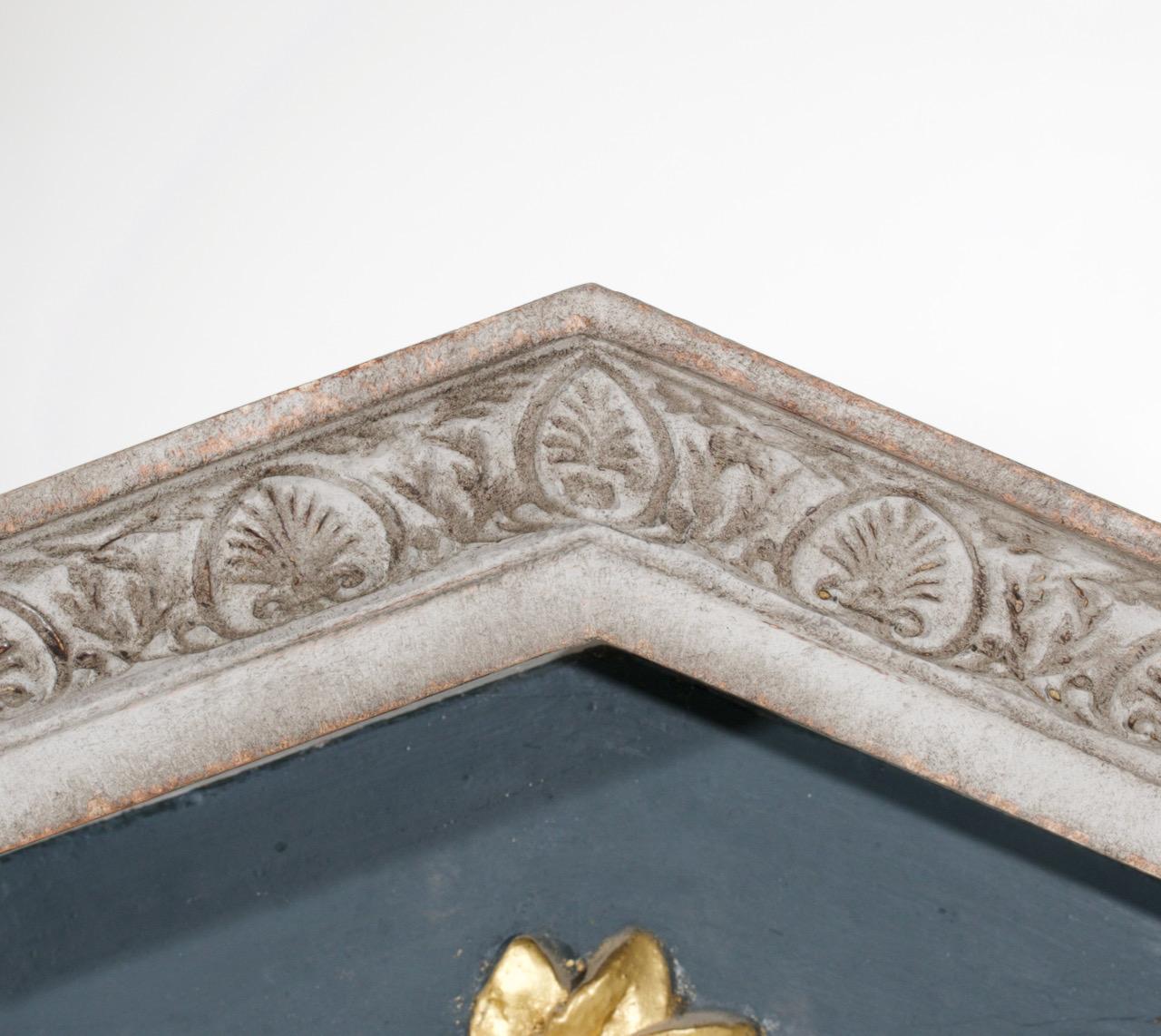 Miroir Très beau miroir suédois peint et doré d'origine, vers 1805. en vente