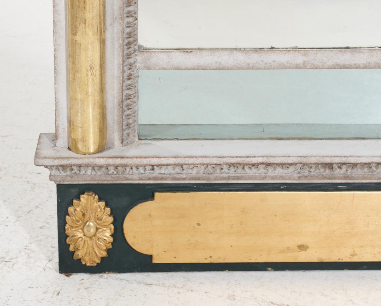 Très beau miroir suédois peint et doré d'origine, vers 1805. en vente 1