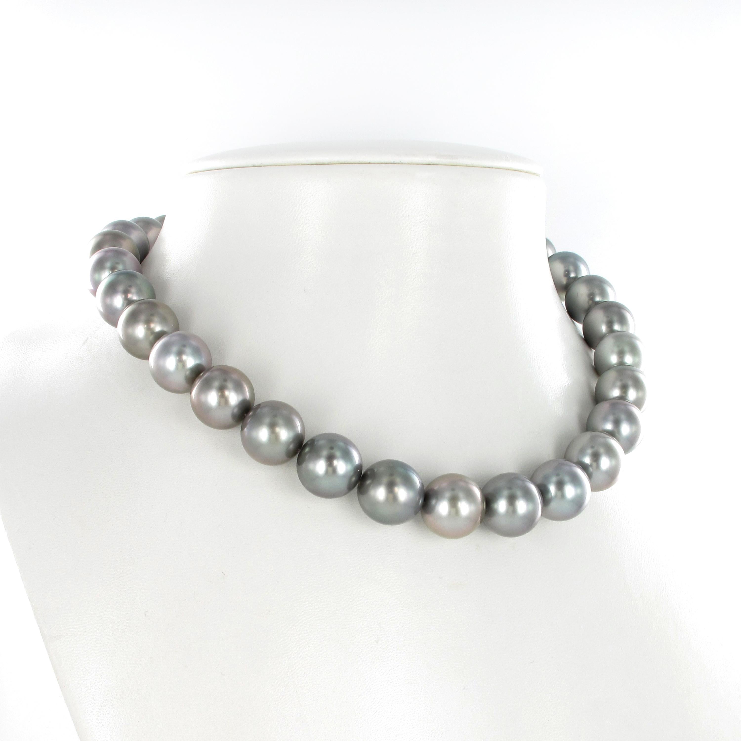 Very Fine Tahitian Cultured Pearl and Diamond Necklace For Sale 4