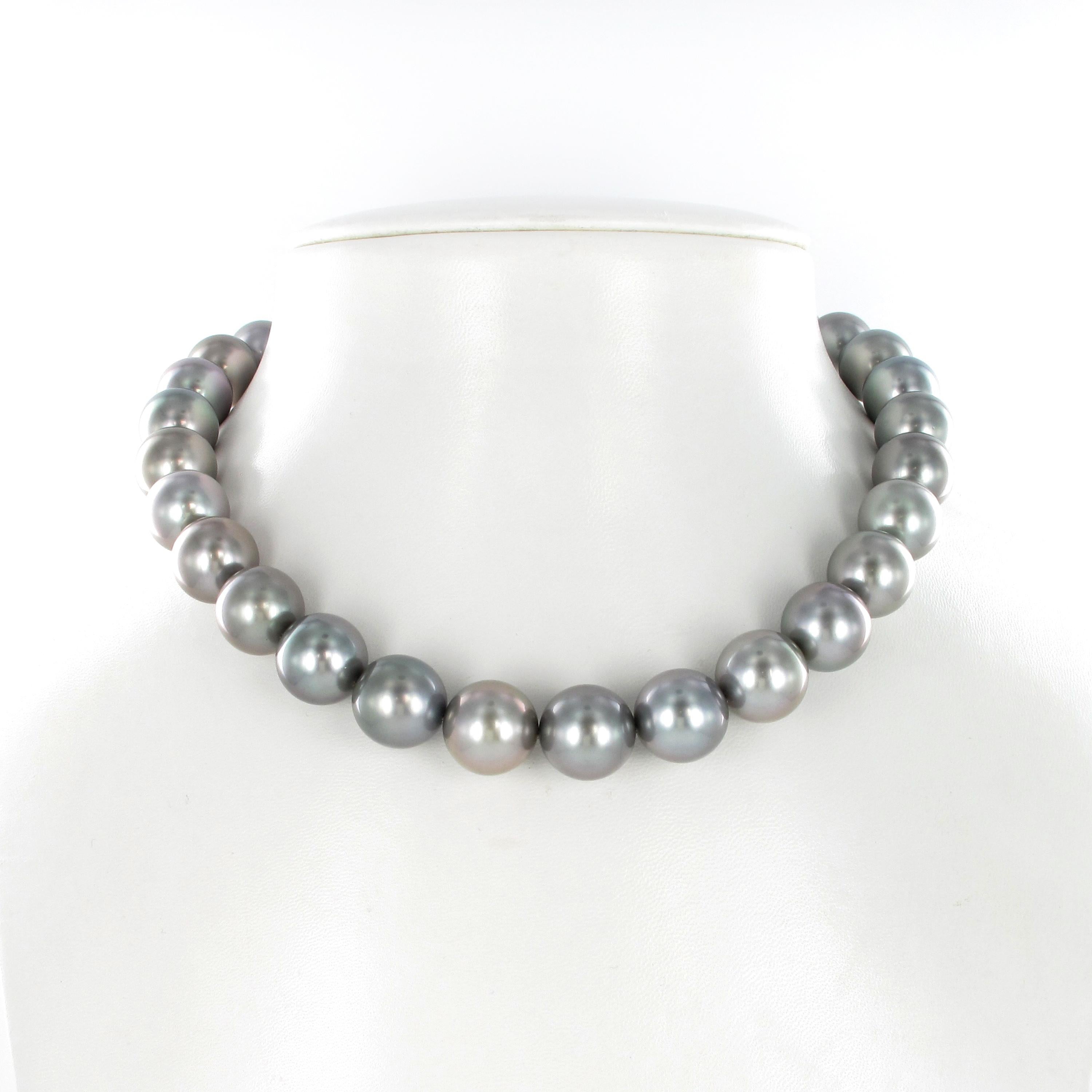 This very fine strand consists of 29 round, medium gray with a slight pink overtone Tahitian cultured pearls graduating from 14.0 mm to 14.9 mm. The pearls are of perfectly round shapes, with a clean surface and an excellent luster. The ball clasp