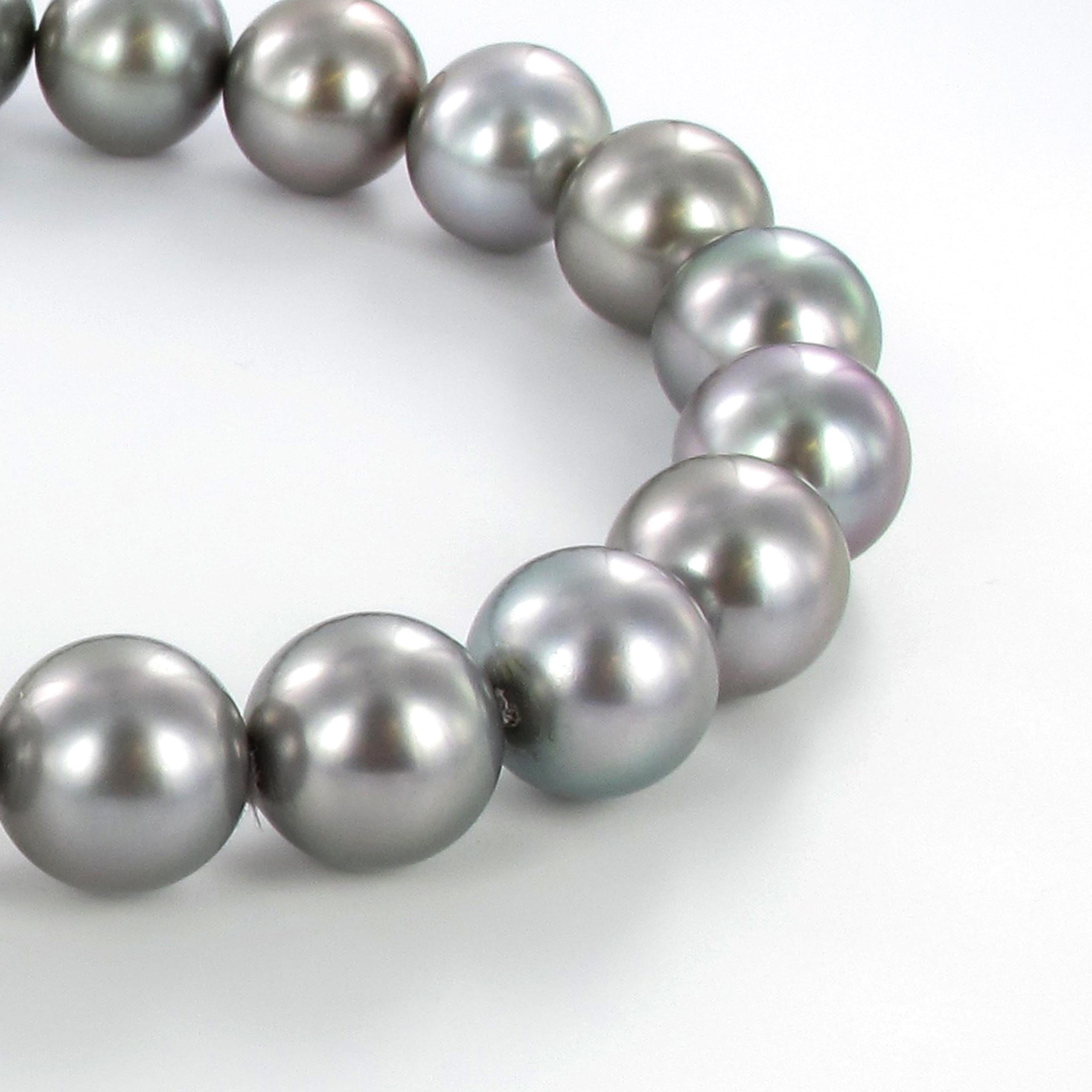 Très beau collier de perles de culture de Tahiti et de diamants Unisexe en vente
