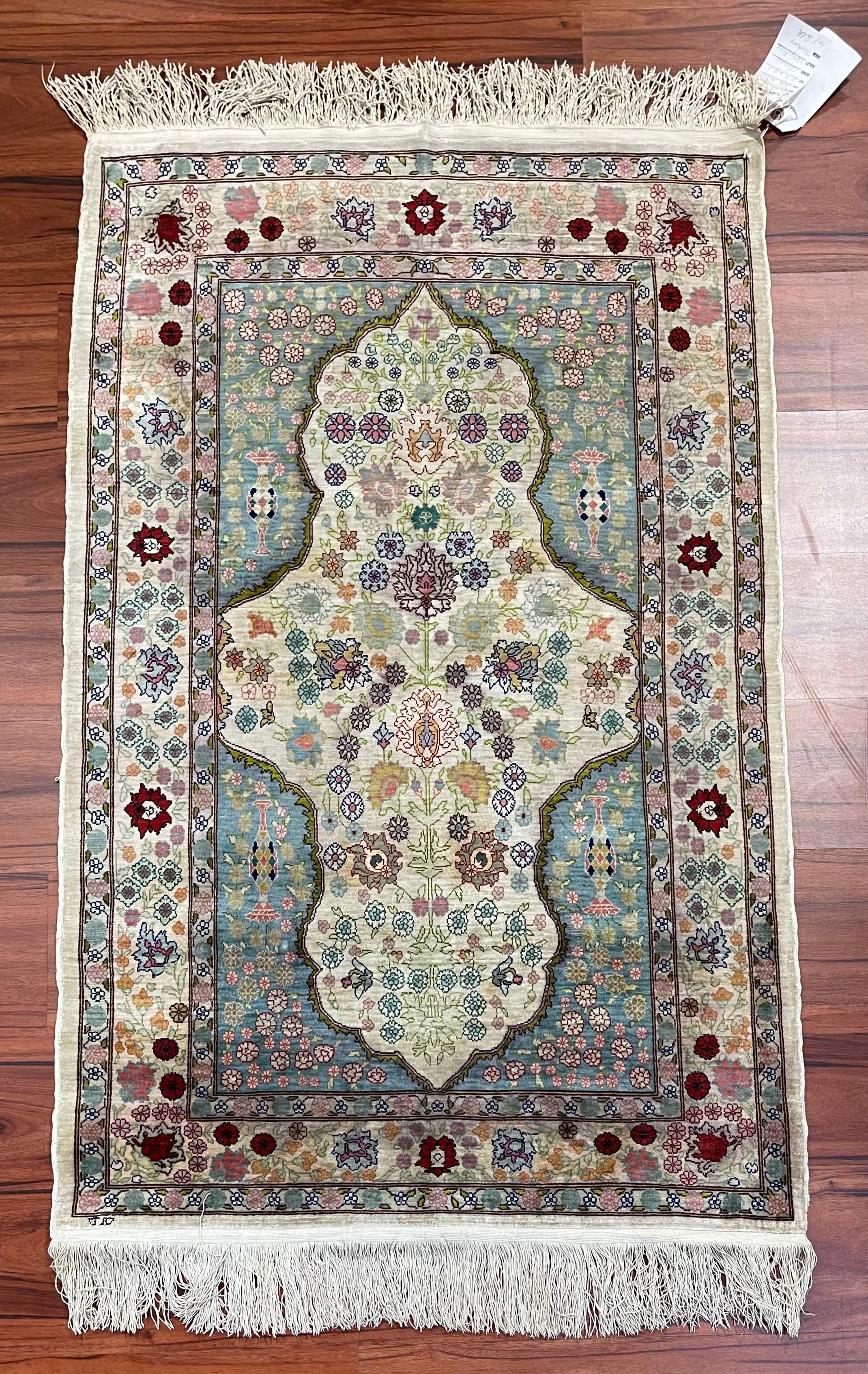 Very Fine Turkish Hereke Silk Rug/Carpet In Excellent Condition For Sale In Gainesville, VA