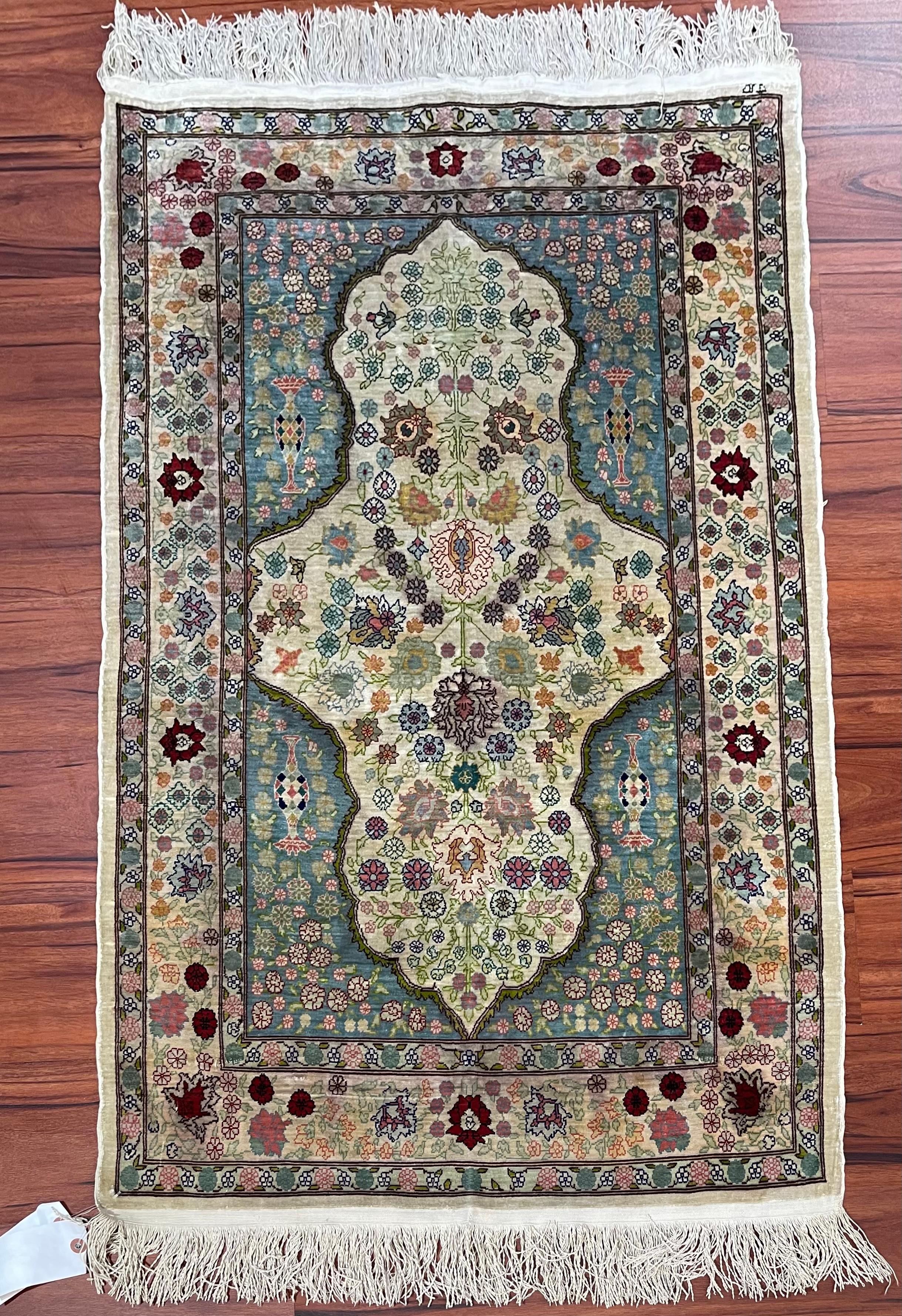 Very Fine Turkish Hereke Silk Rug/Carpet For Sale 2