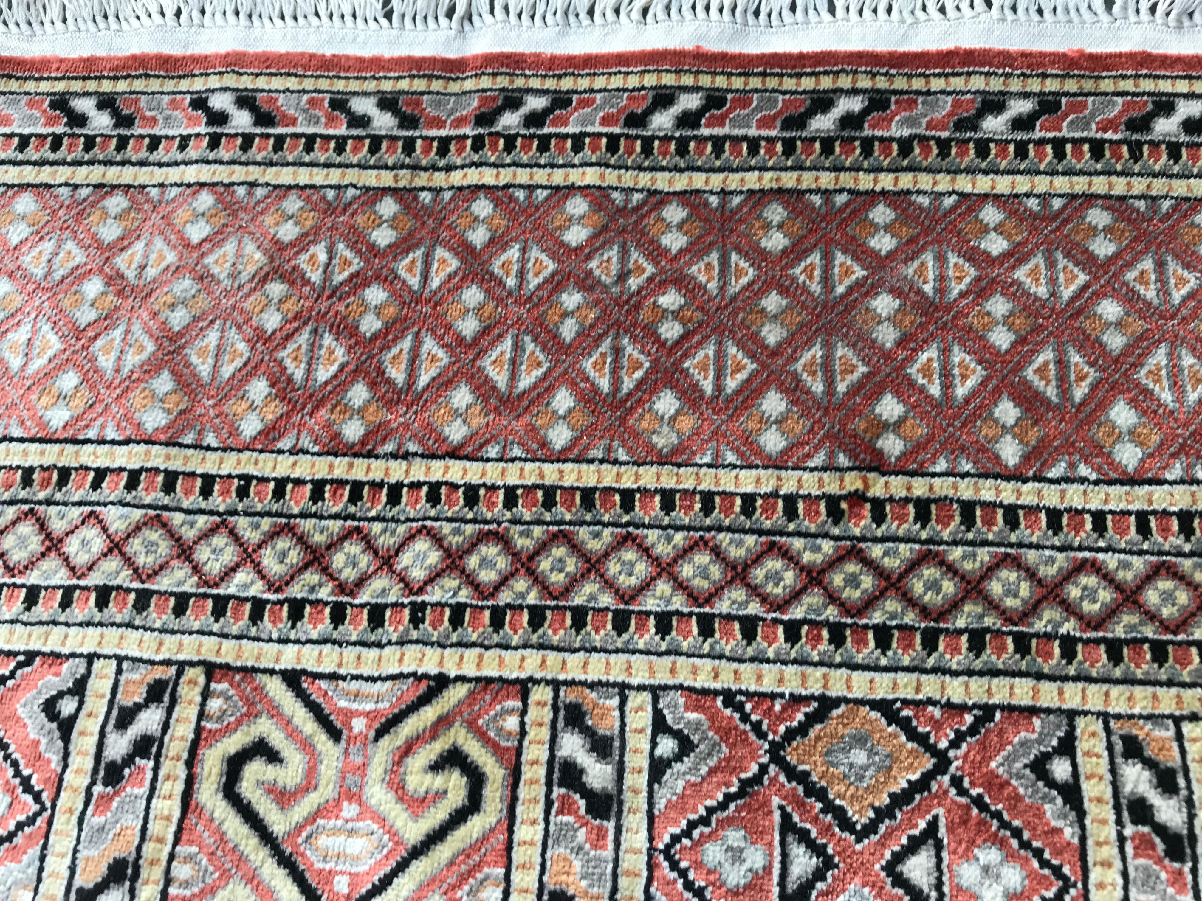 Noué à la main Très beau tapis de Turquie en soie de style Hereke en vente