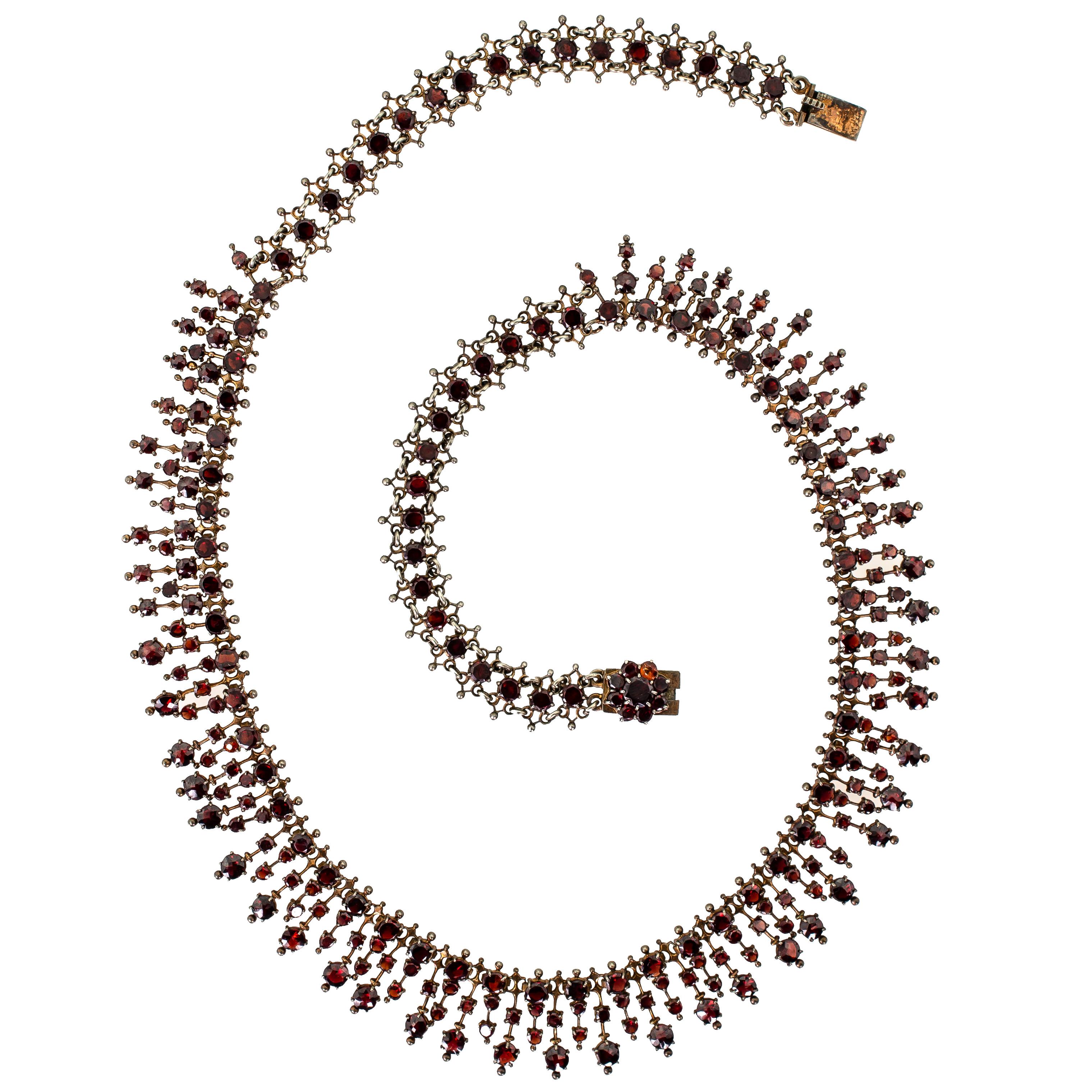 Very fine Victorian dainty circa 1880s graduated fancy garnet fringe necklace set throughout with rich deeply colored red rose-cut and round cut garnets fringe design with garnet florette concealed clasp set in 
