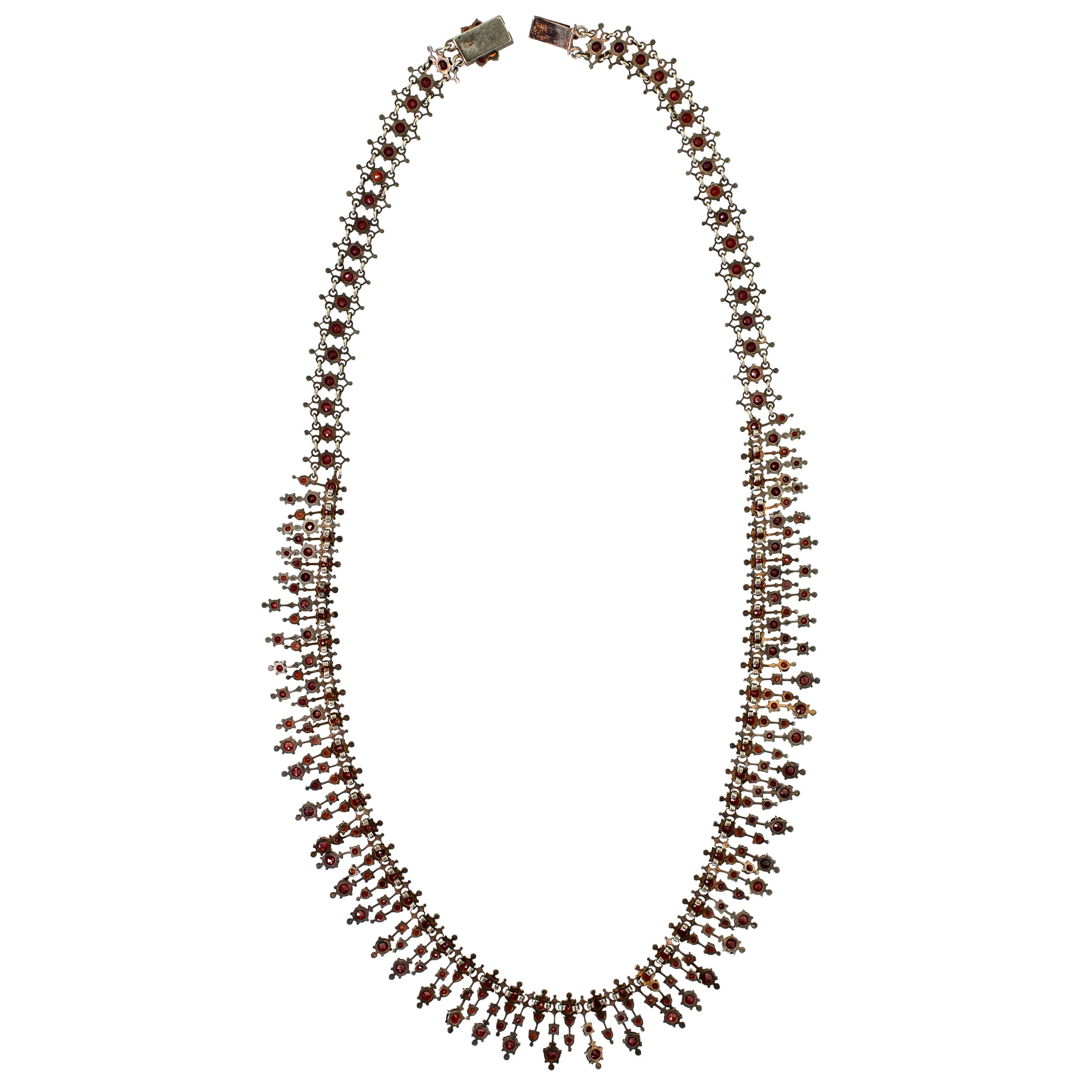 Very Fine Victorian Dainty, circa 1880s Garnet Fringe Necklace In Excellent Condition For Sale In Lombard, IL