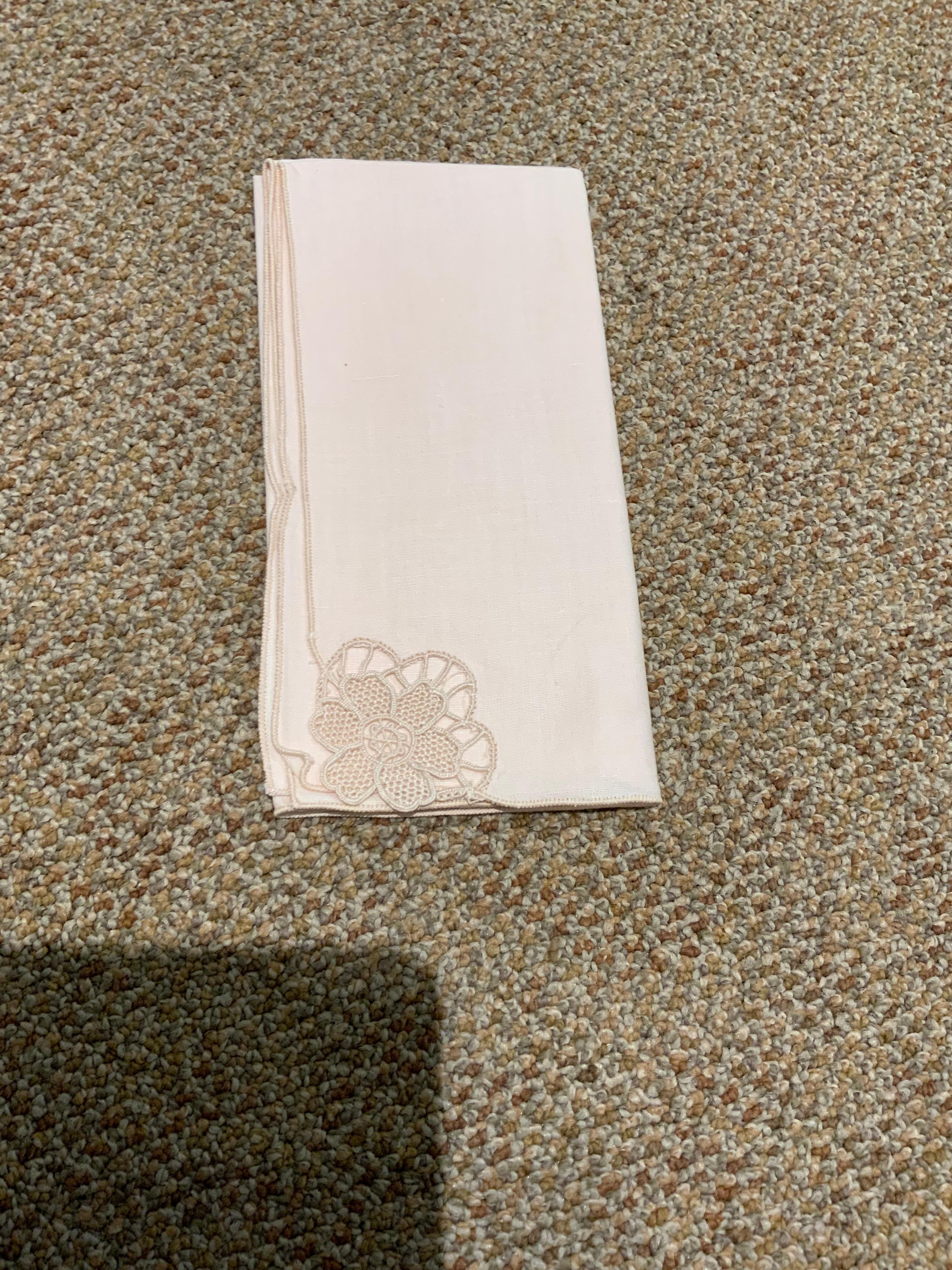 Exceptional quality of ivory linen with embroidery work throughout 
No spot or stains and has been beautifully preserved.
It comes wit 12 napkins that are also embroidered.